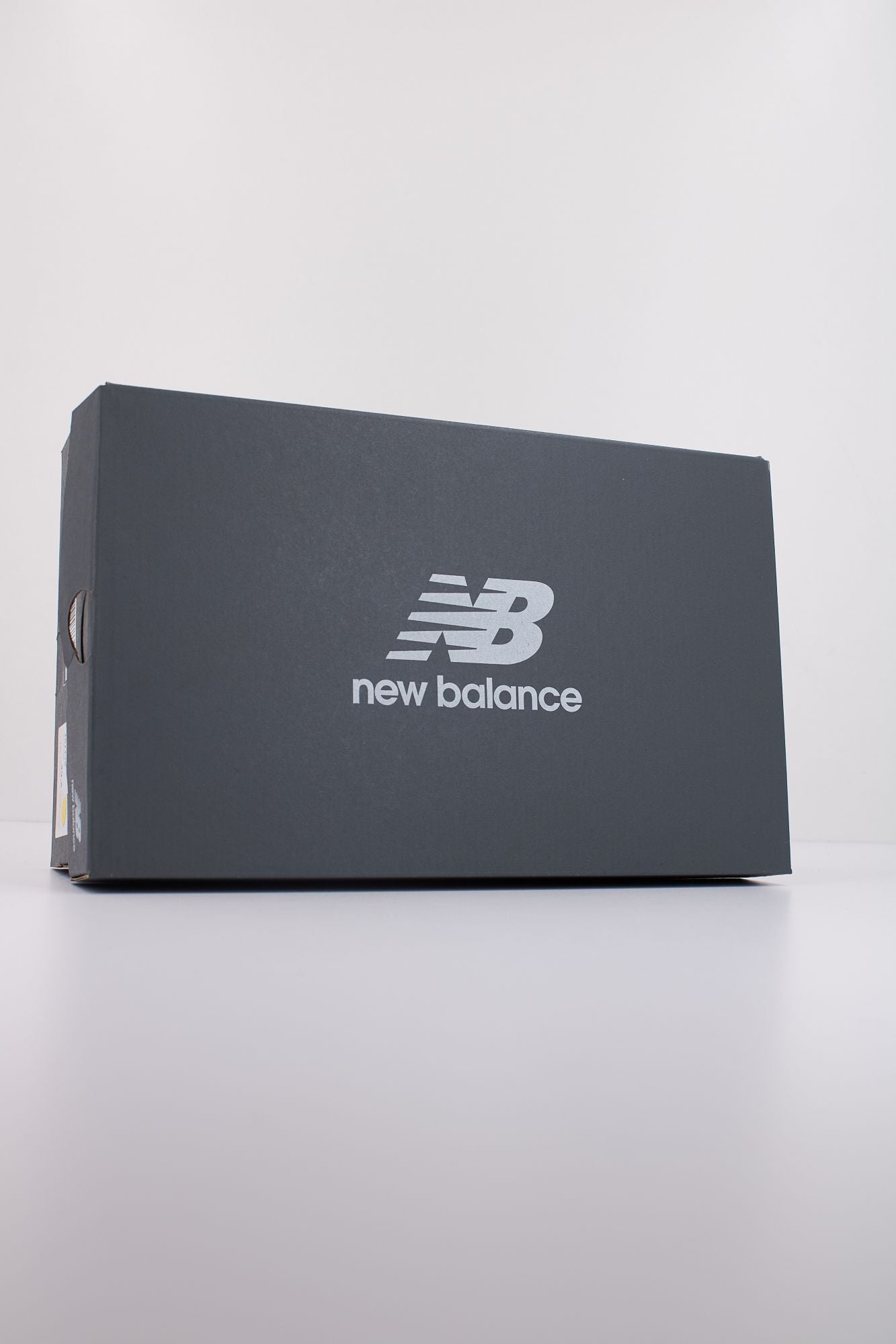 NEW BALANCE U530 en color BLANCO (6)