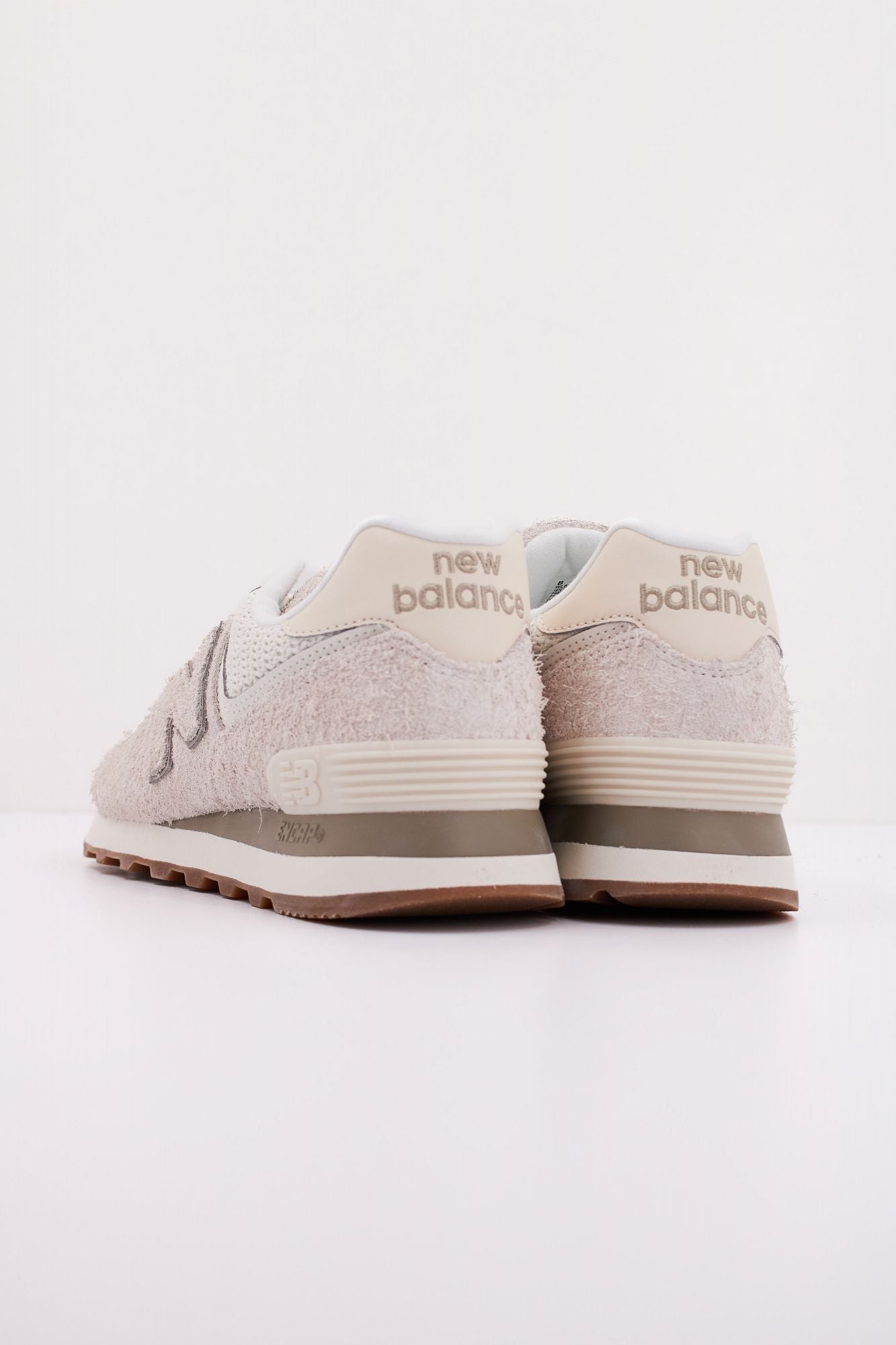 NEW BALANCE WL574 en color BEIS (4)