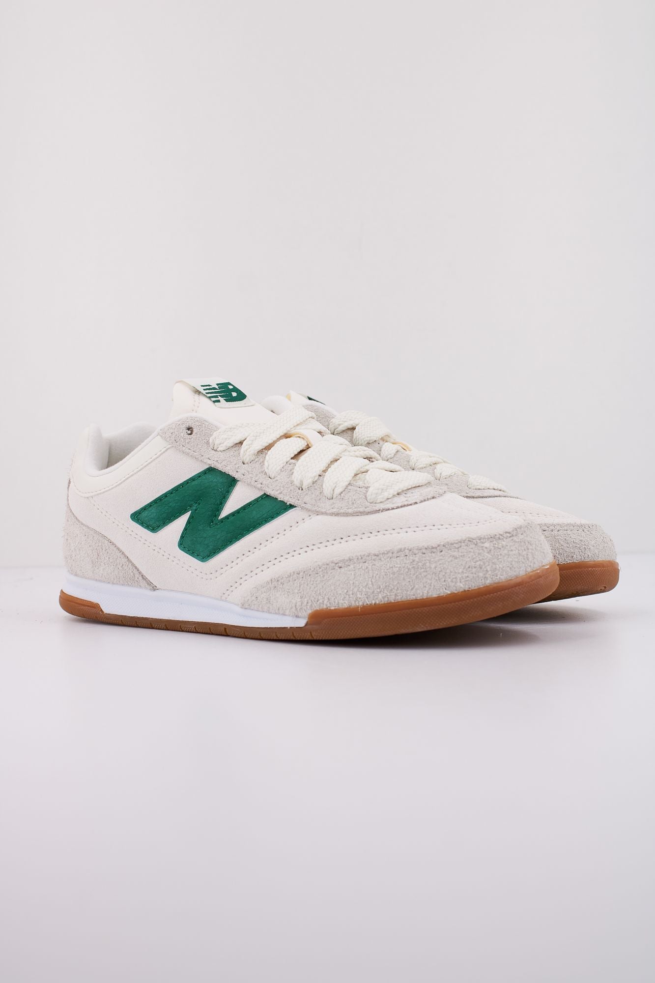 NEW BALANCE URC42 HG en color BEIS (2)