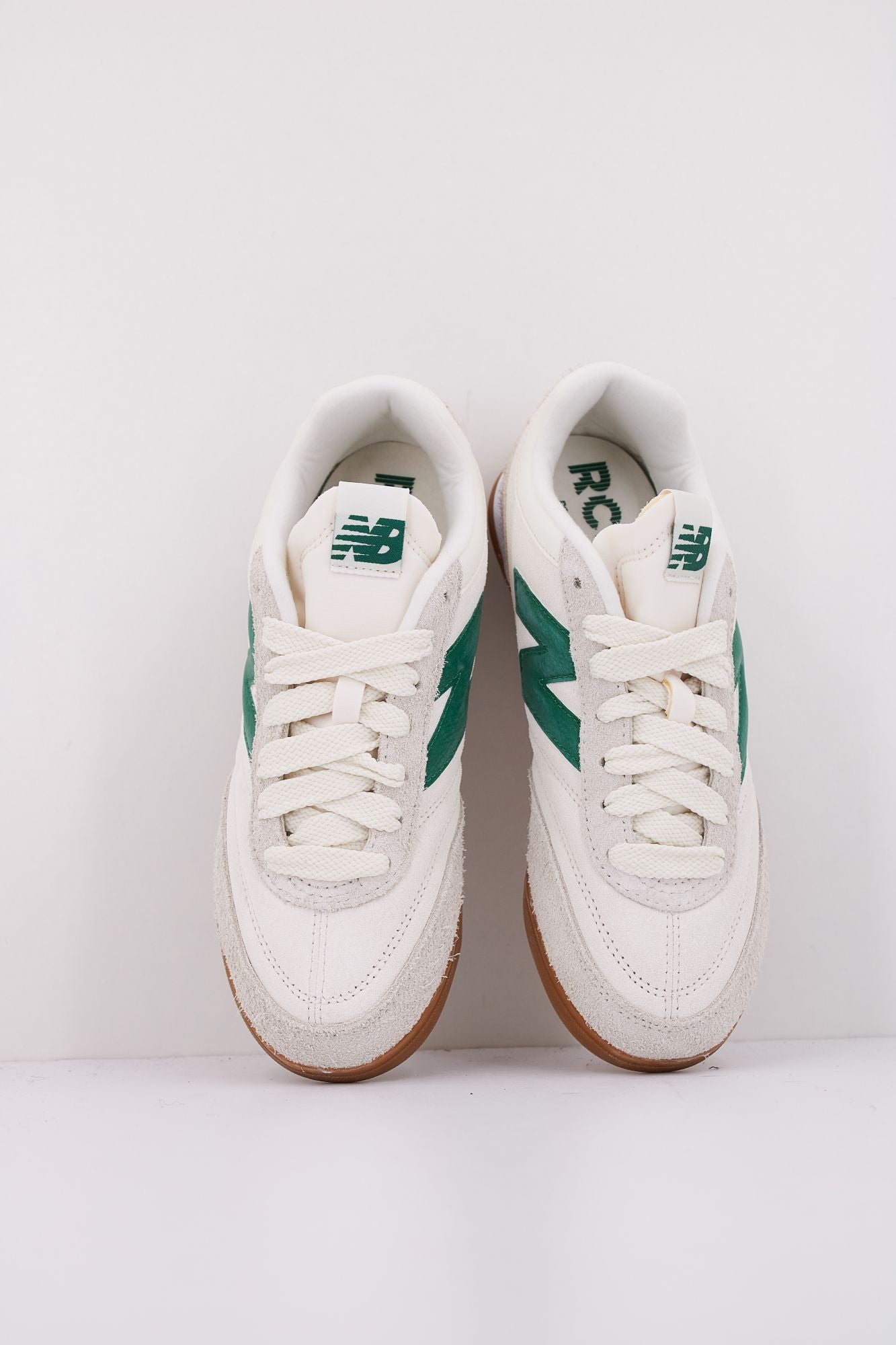 NEW BALANCE URC42 HG en color BEIS (3)
