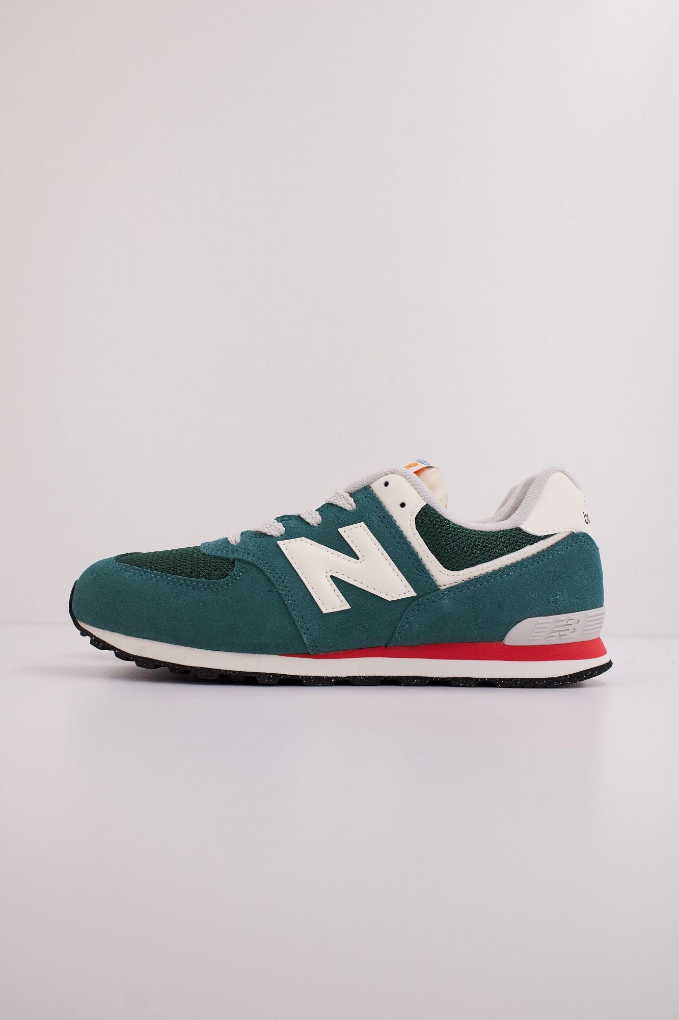 NEW BALANCE GC574 VPG en color VERDE (1)
