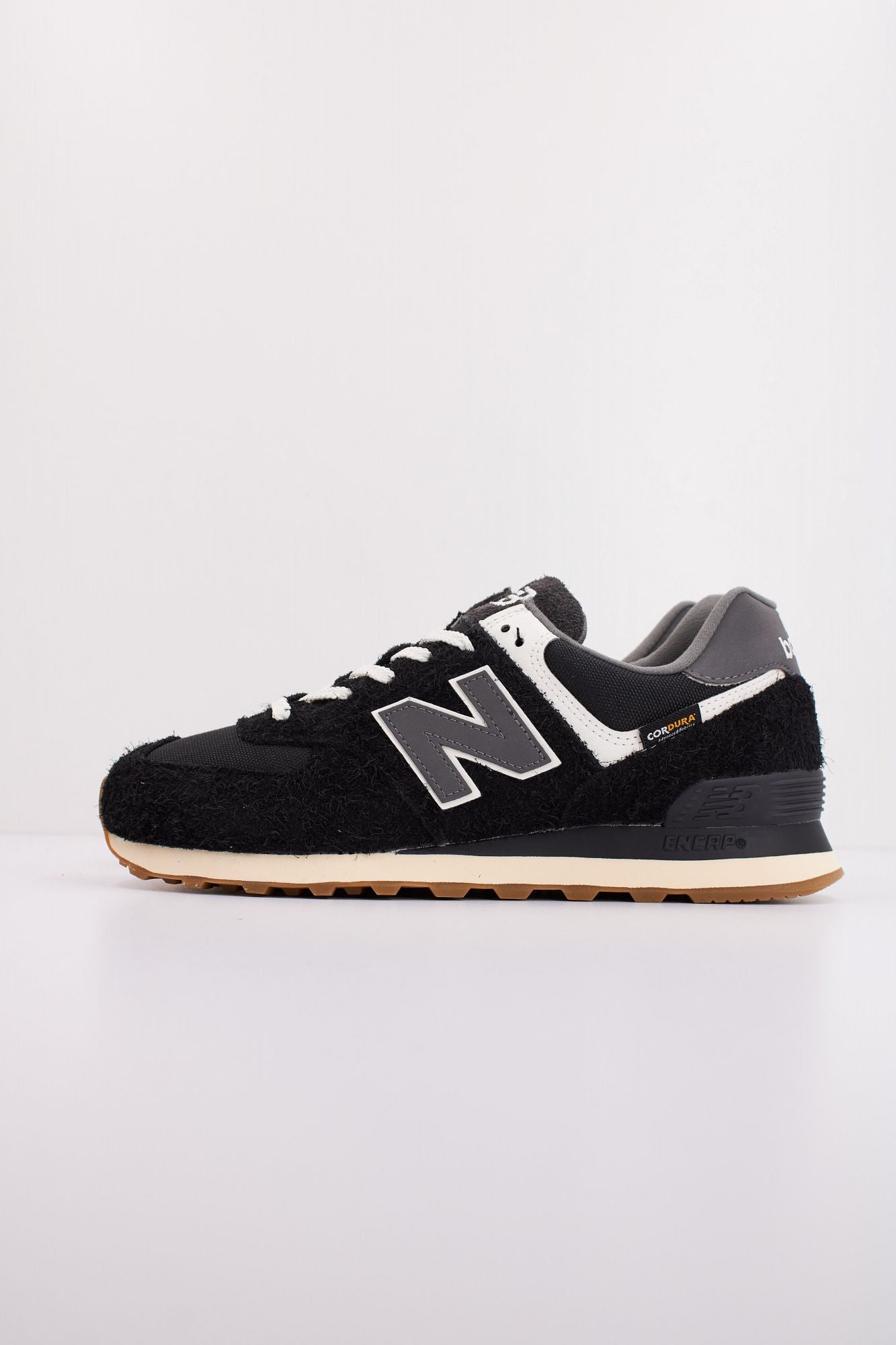 NEW BALANCE U574 RUS en color NEGRO (1)