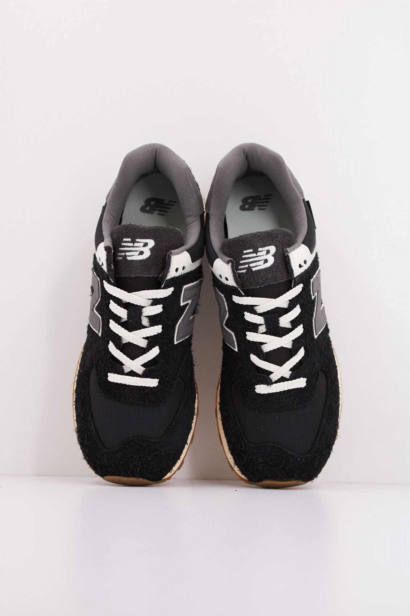 NEW BALANCE U574 RUS en color NEGRO (3)
