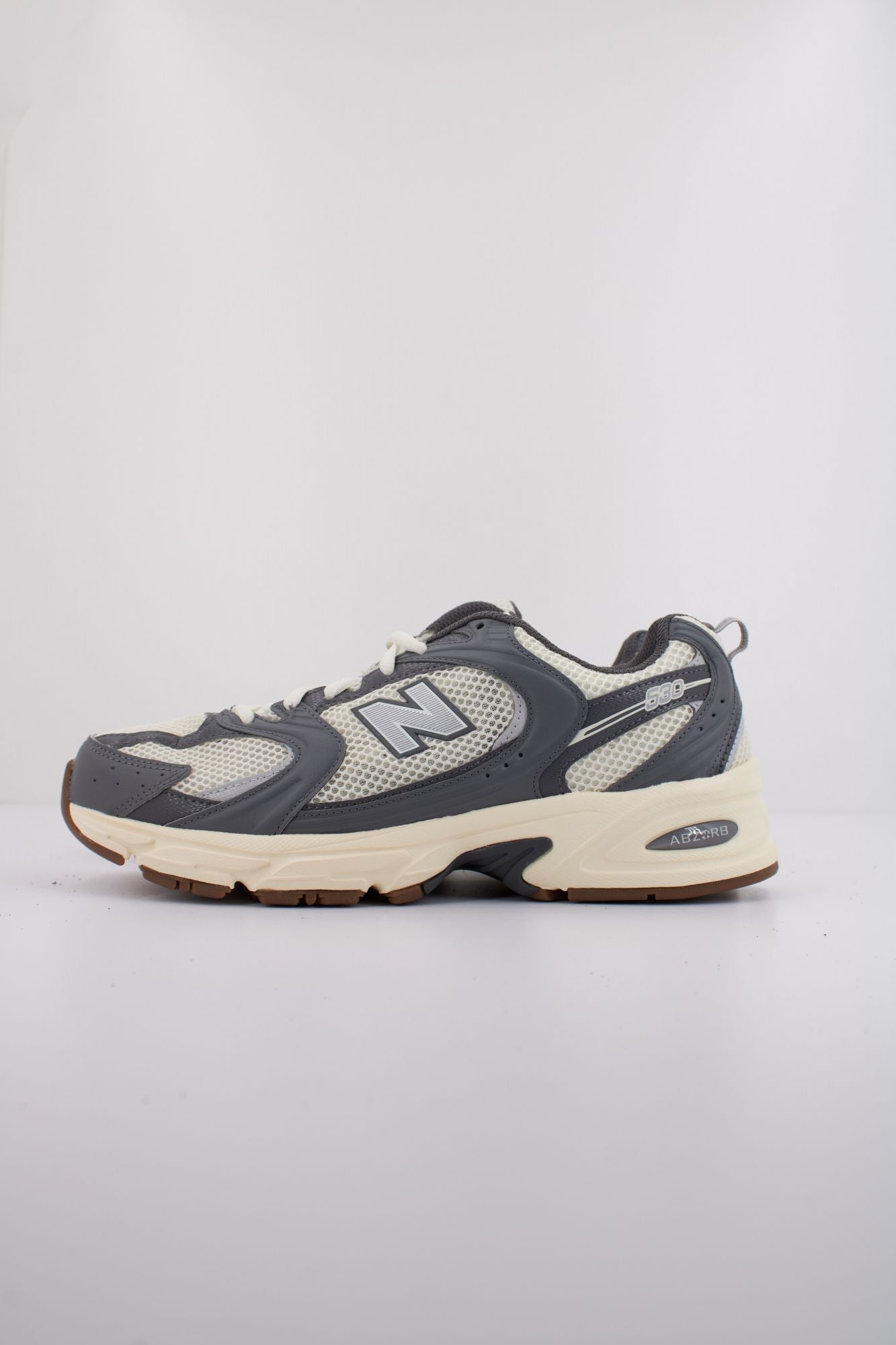 NEW BALANCE MR530 en color GRIS (1)