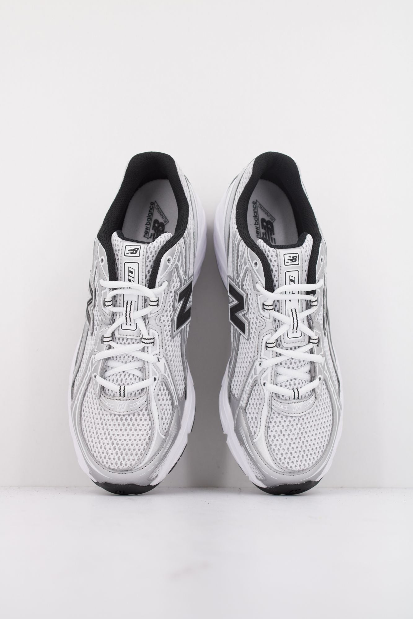 NEW BALANCE U740 en color BLANCO (3)