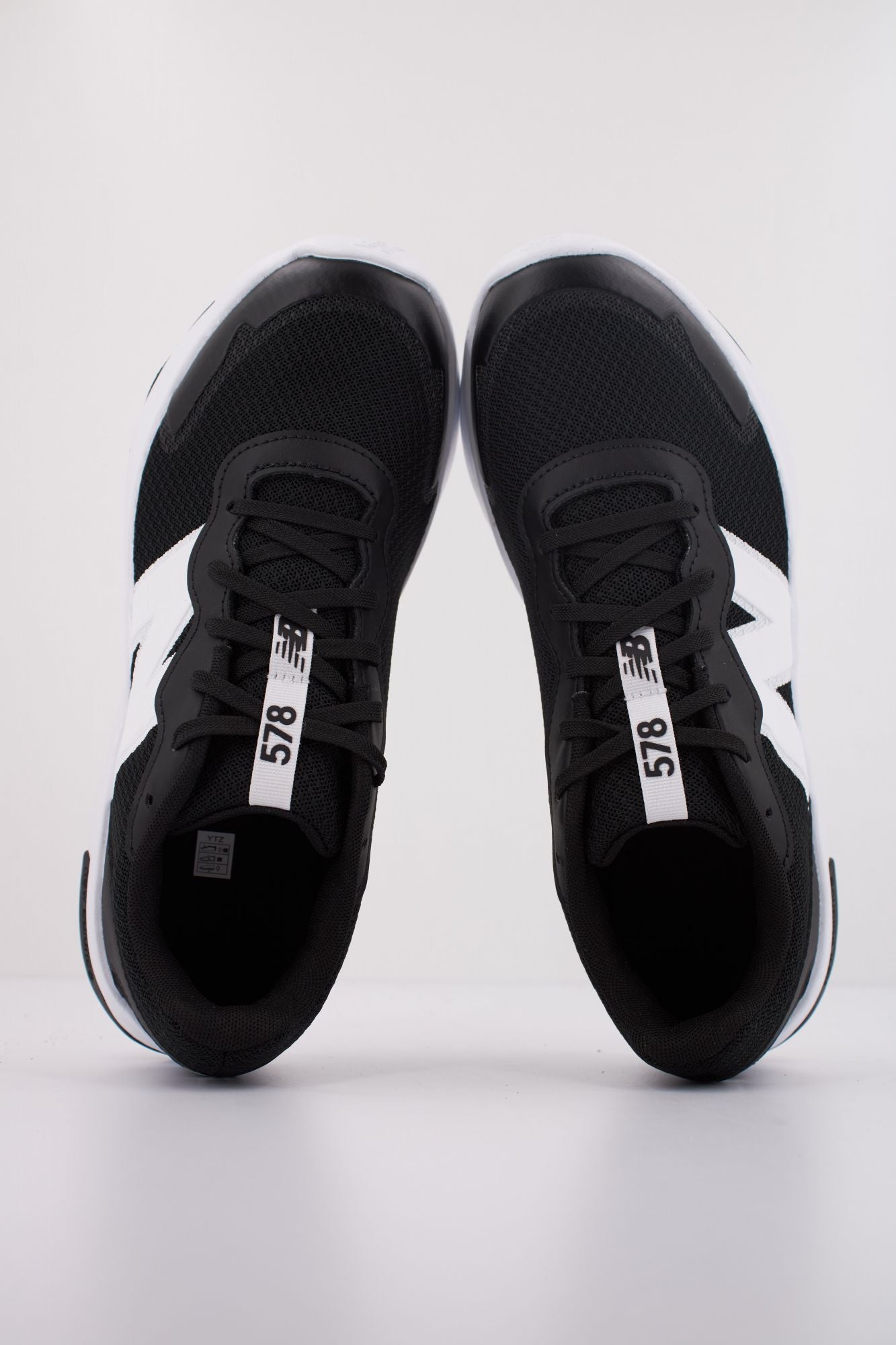 NEW BALANCE GK578 en color NEGRO (3)