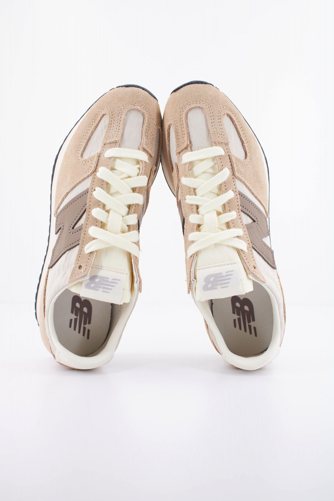NEW BALANCE U471 AI en color MARRON (3)