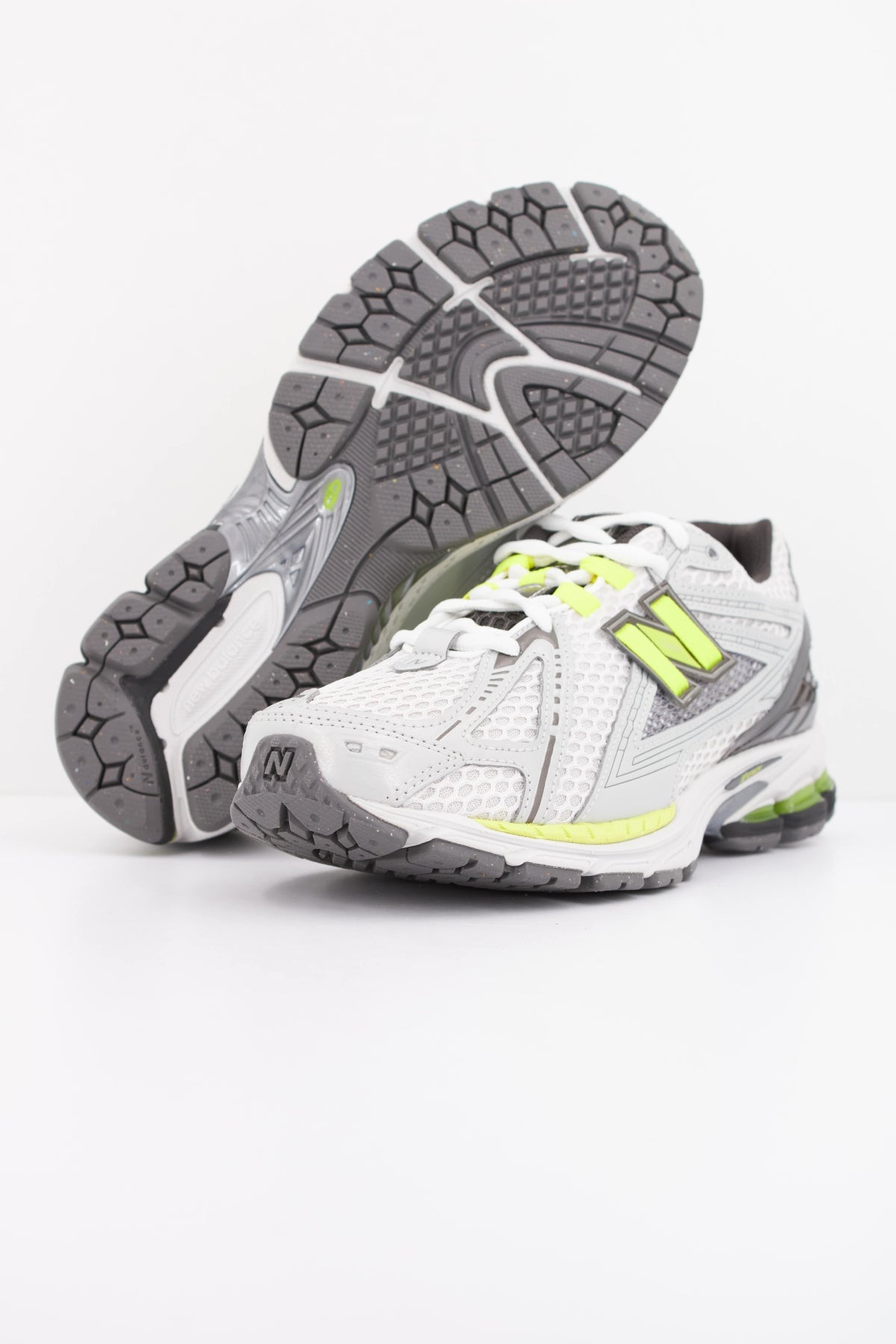 NEW BALANCE U1906 en color BLANCO (5)