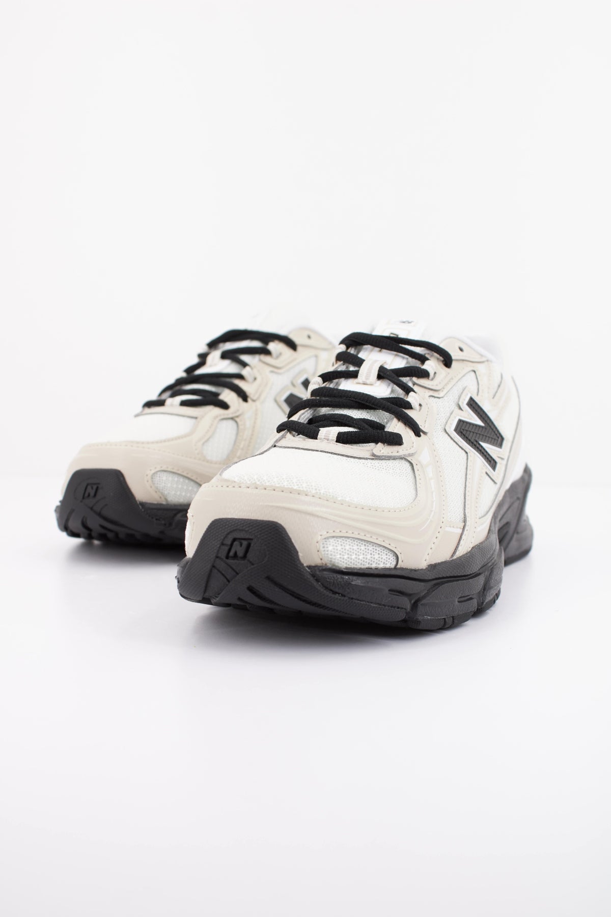 NEW BALANCE U740 en color BEIS (2)