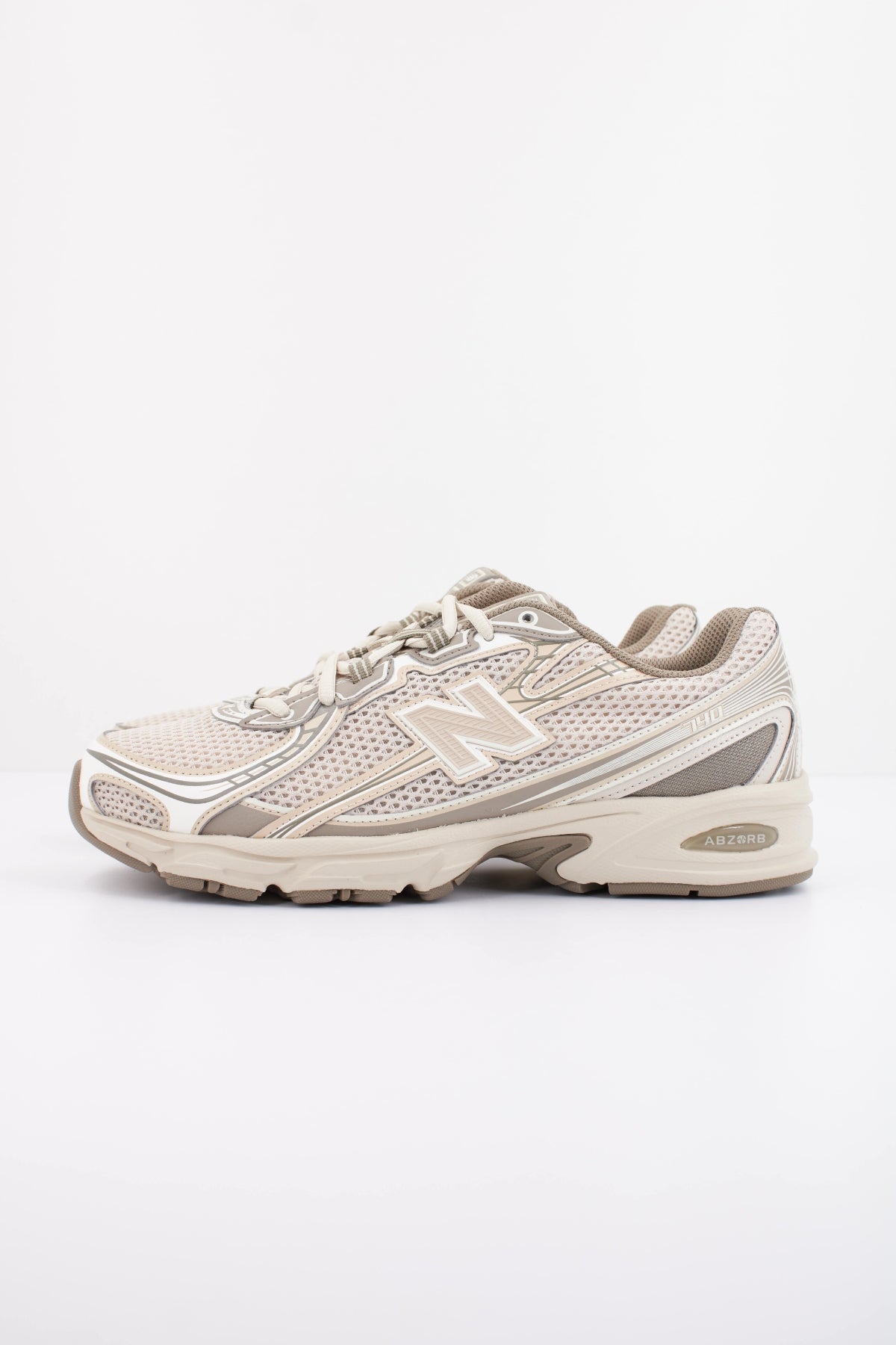 NEW BALANCE U740 en color BEIS (1)