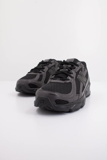 NEW BALANCE U740 en color NEGRO (2)