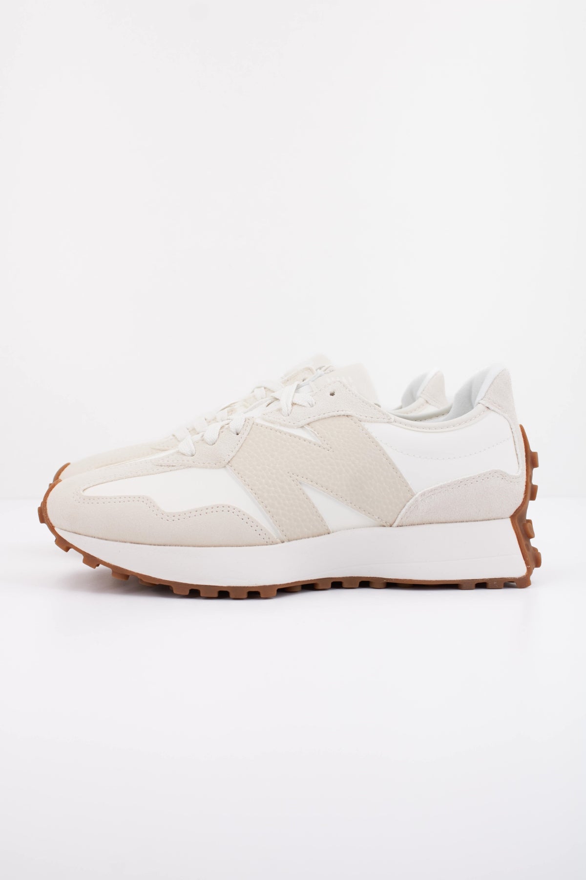 NEW BALANCE WS327 en color BEIS (1)