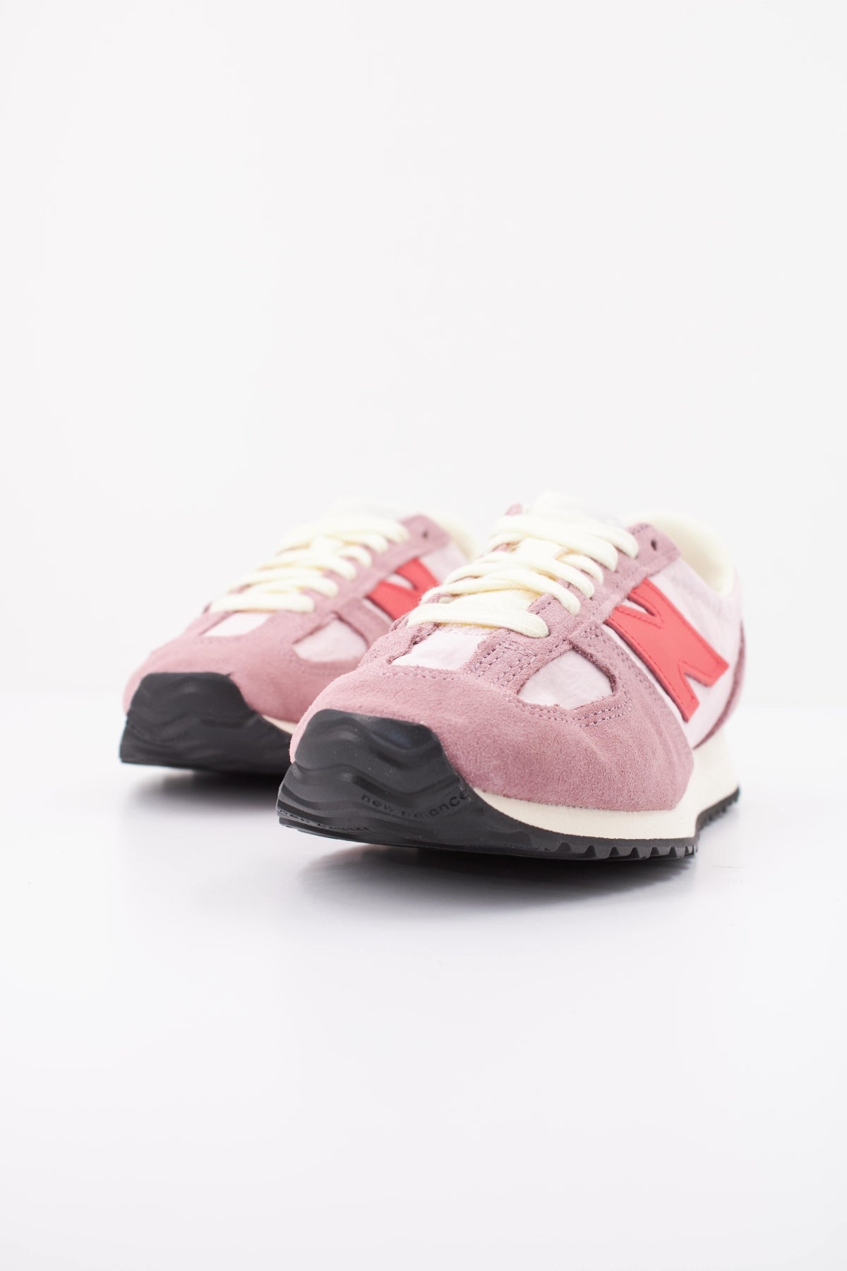 NEW BALANCE U471 en color ROSA (2)