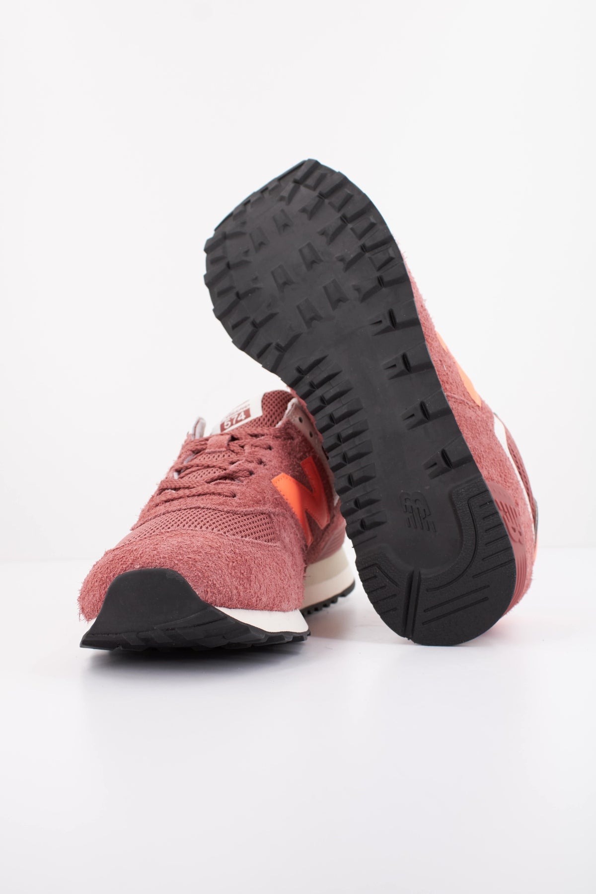 NEW BALANCE U574 en color BURDEOS (5)