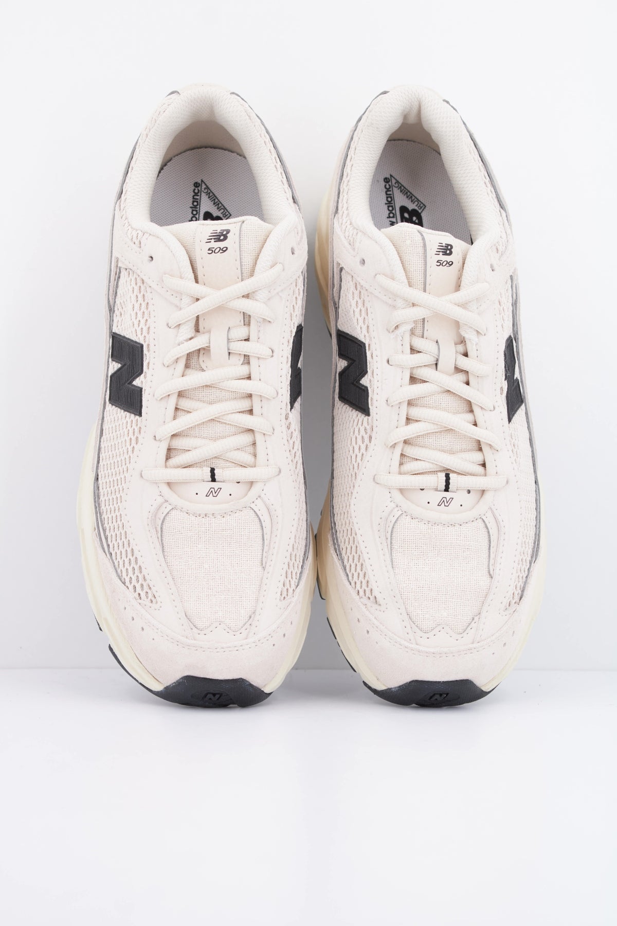 NEW BALANCE U509 en color BEIS (3)