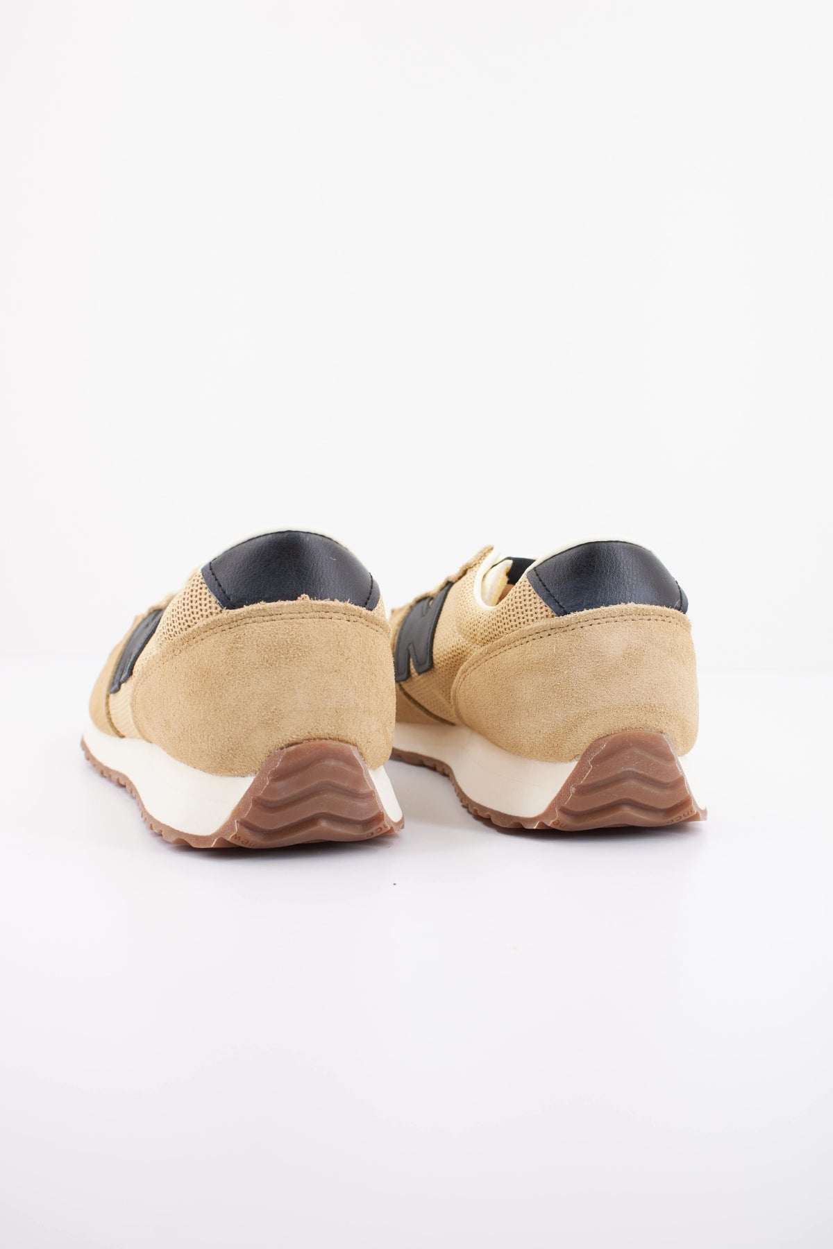 NEW BALANCE U471 en color MARRON (4)