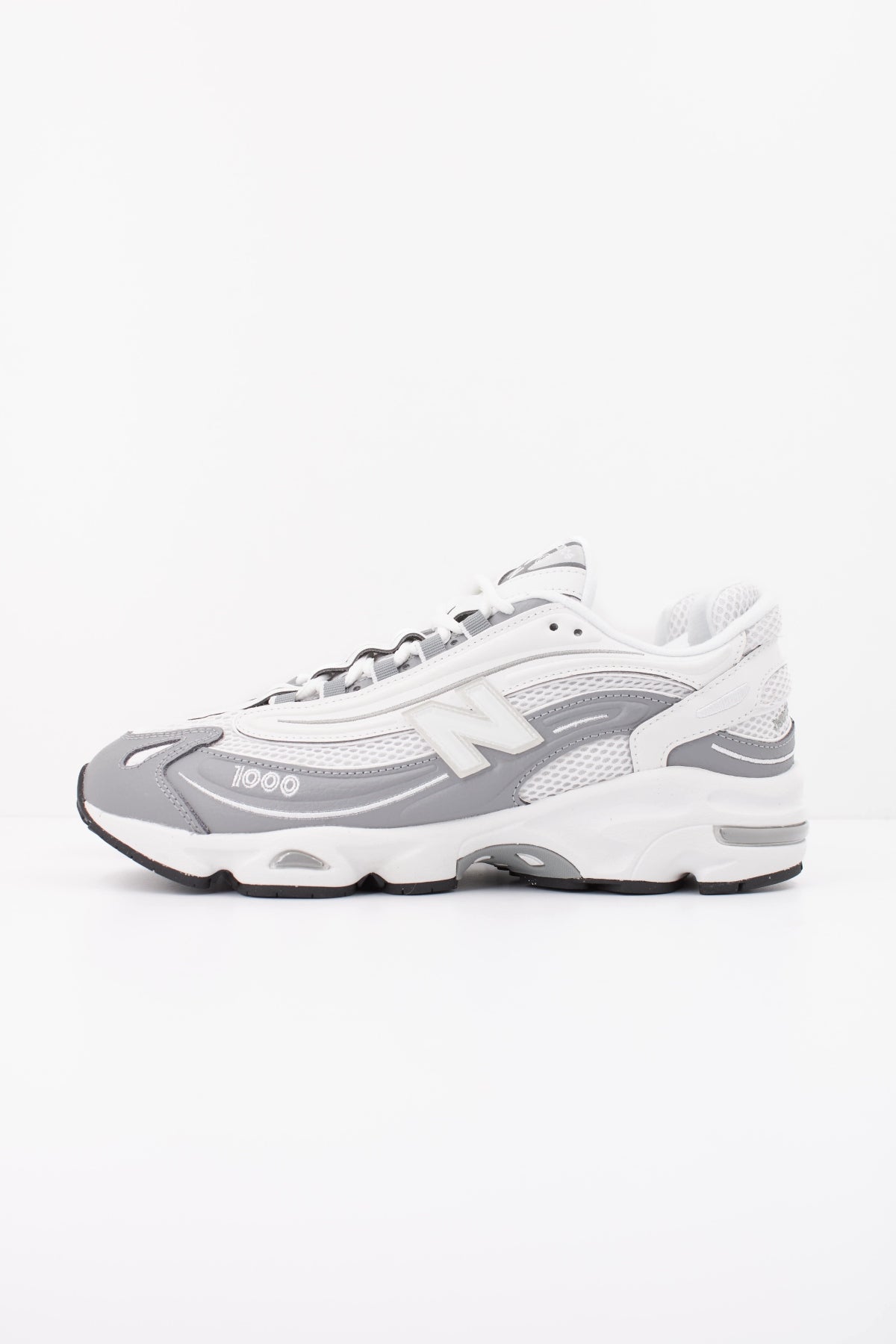 NEW BALANCE U10004 en color BLANCO (1)