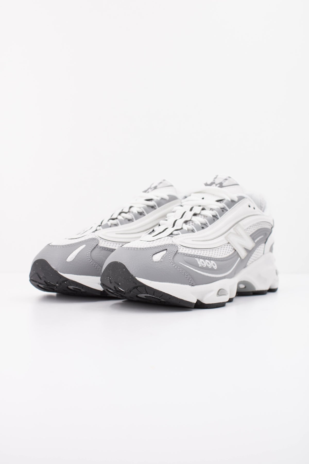 NEW BALANCE U10004 en color BLANCO (2)
