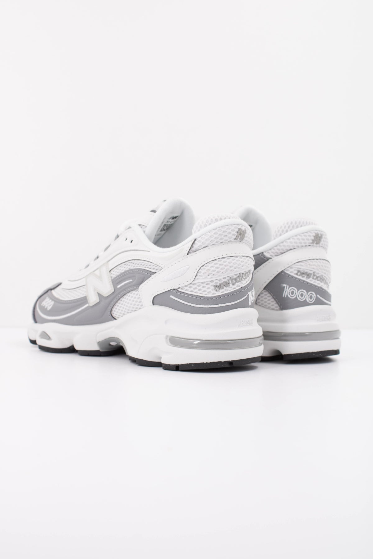 NEW BALANCE U10004 en color BLANCO (4)