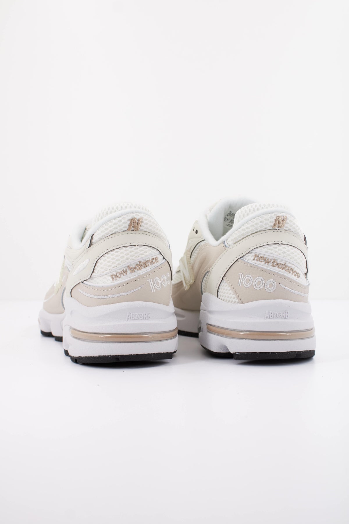 NEW BALANCE U10009 en color MARRON CLARO (4)