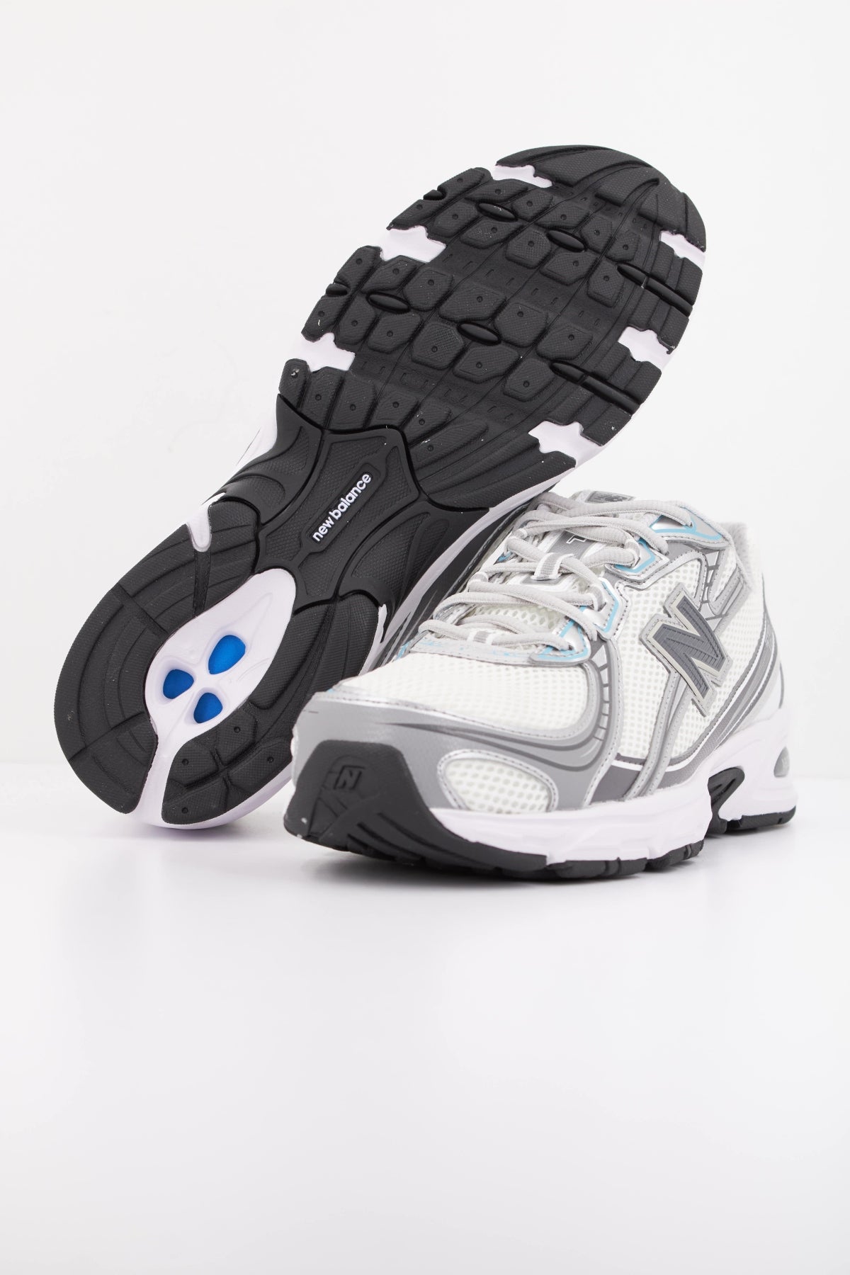 NEW BALANCE U740 en color GRIS (5)