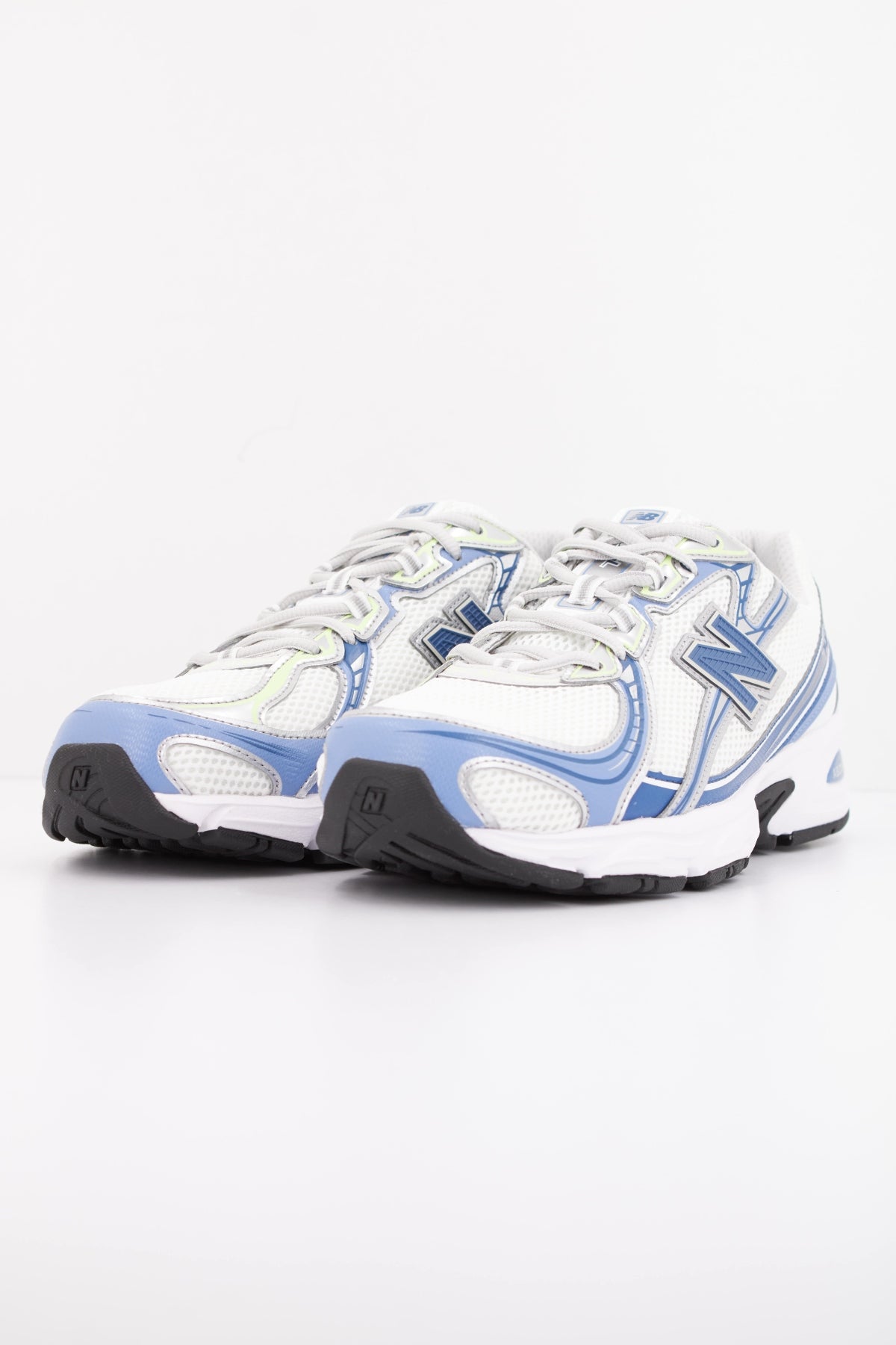NEW BALANCE U740 en color BLANCO (2)