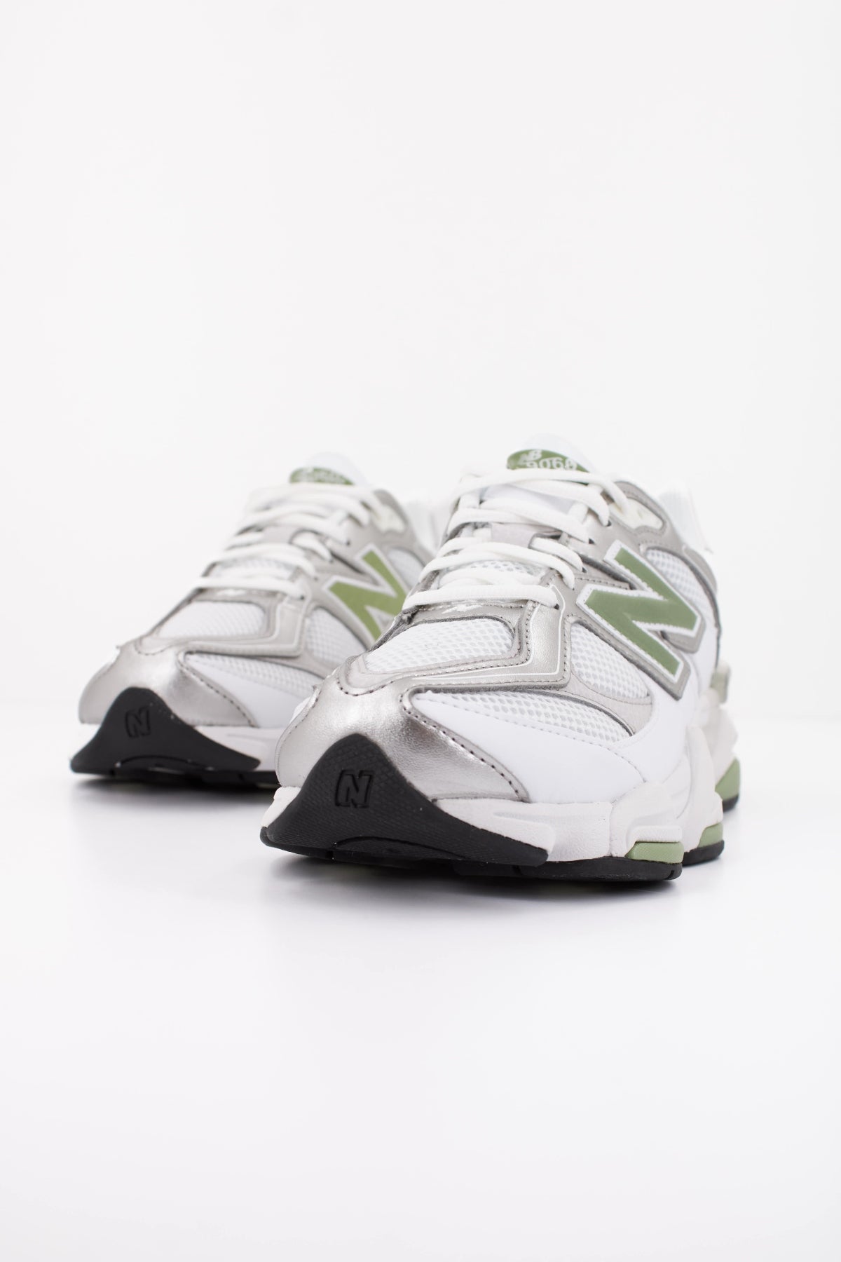 NEW BALANCE U9060 en color BLANCO (2)