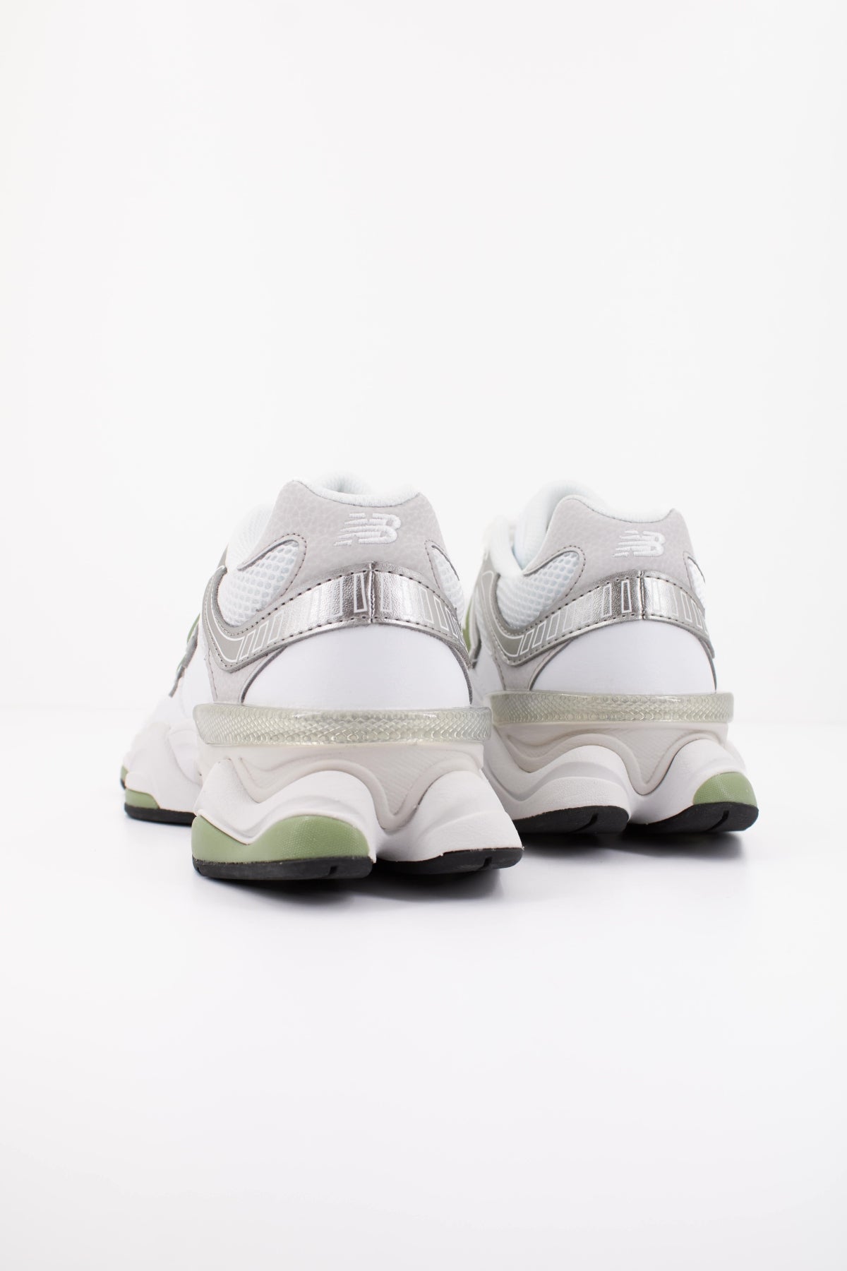 NEW BALANCE U9060 en color BLANCO (4)