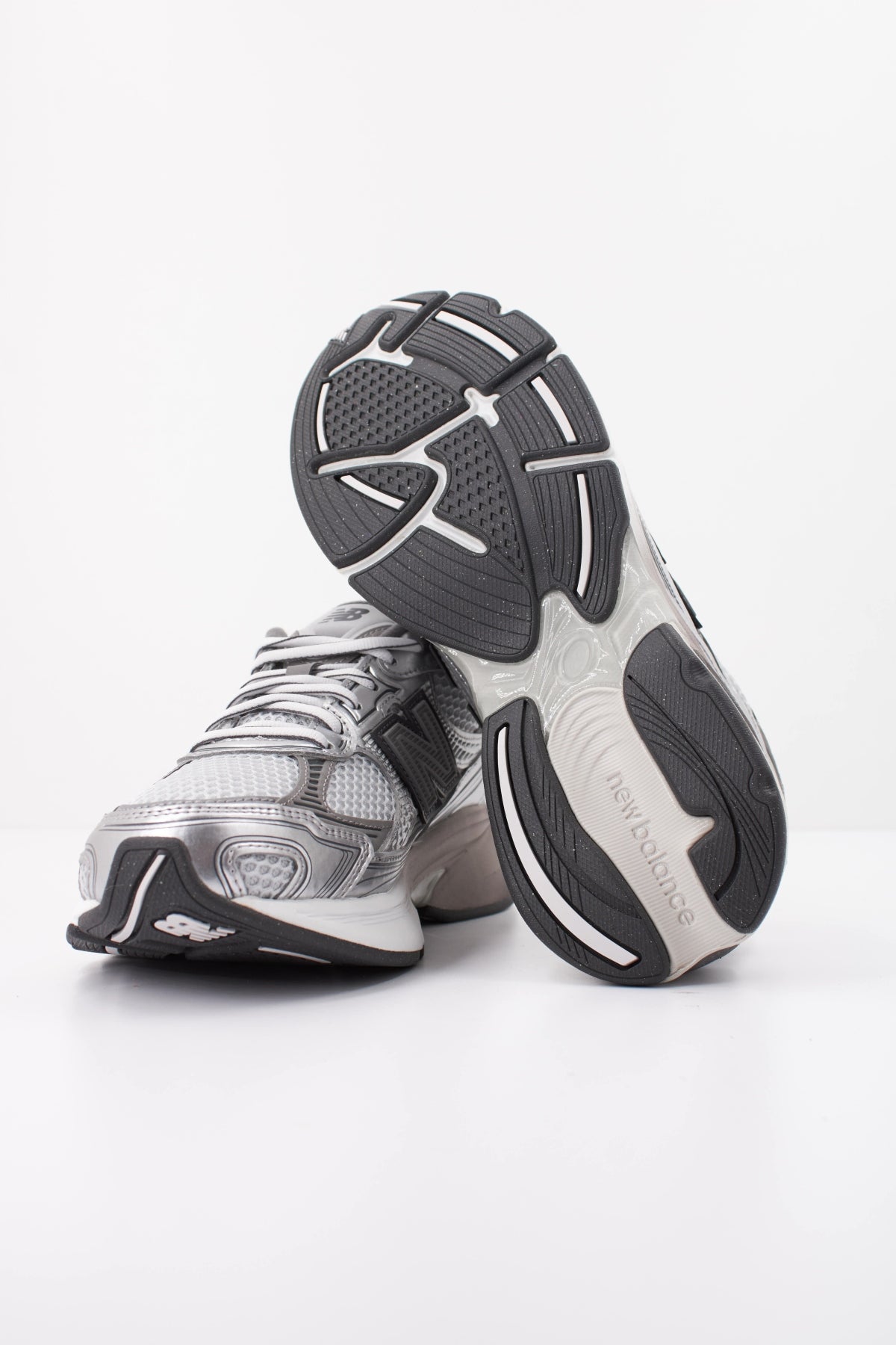 NEW BALANCE U2010 en color GRIS (5)