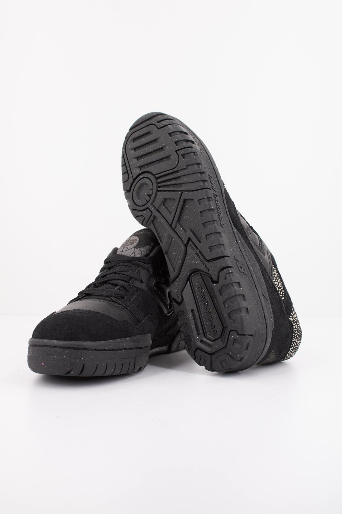 NEW BALANCE BBW550 en color NEGRO (5)