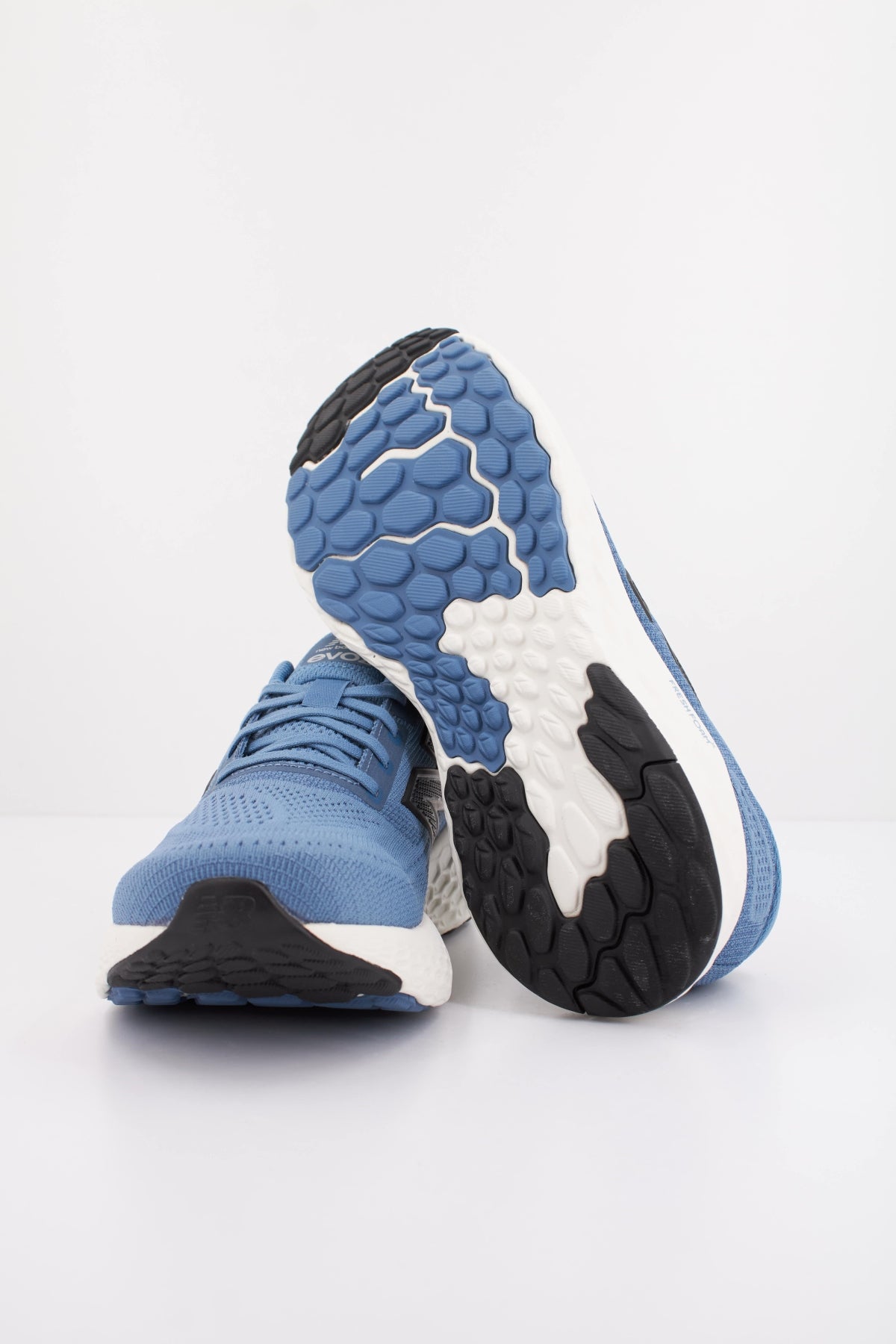 NEW BALANCE FRESH FOAM EVOZ en color AZUL (5)