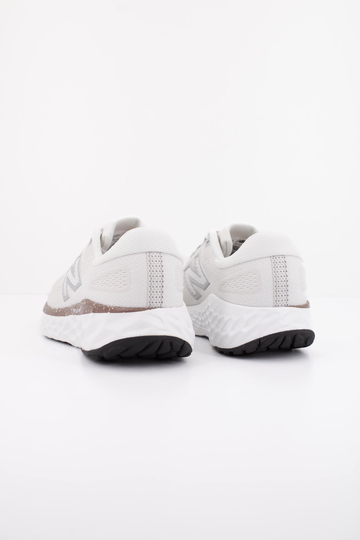 NEW BALANCE WEVOZ RE4 en color BLANCO (4)