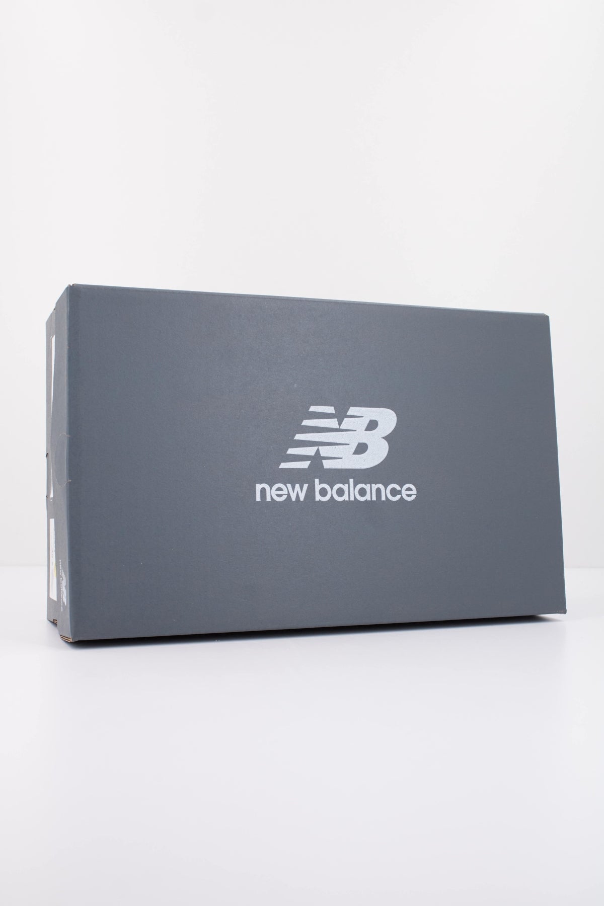 NEW BALANCE U204L 2SZ en color BEIS (6)