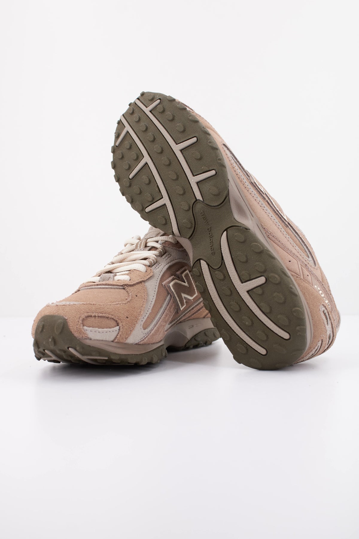 NEW BALANCE U204L en color MARRON (5)