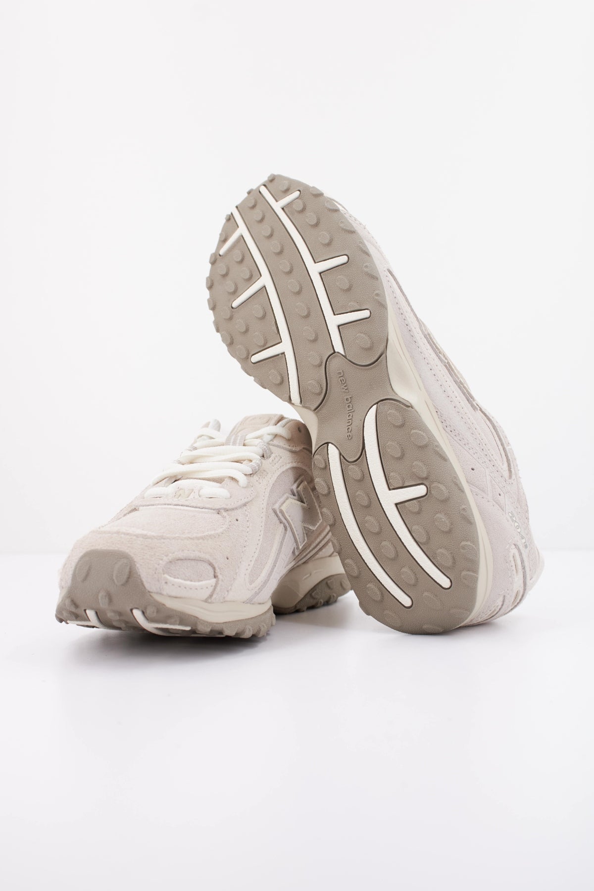 NEW BALANCE U204L en color BEIS (5)