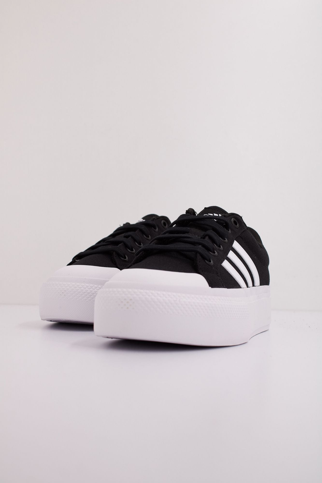 ADIDAS BRAVADA 2.0 PLATFOR en color NEGRO (2)