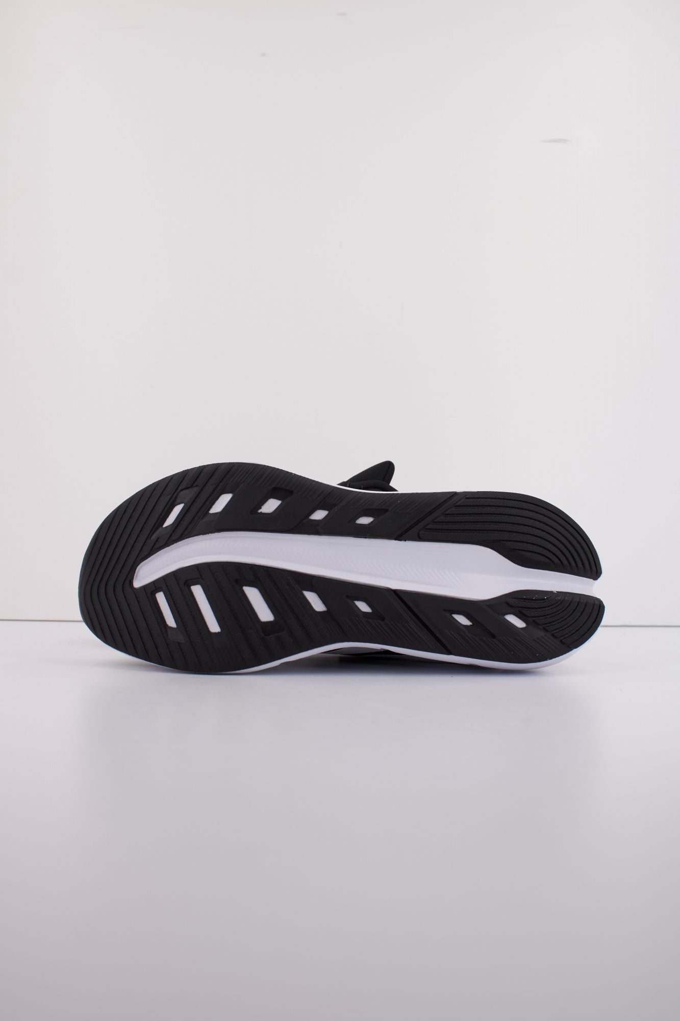 ADIDAS QUESTAR 3 W en color NEGRO (5)
