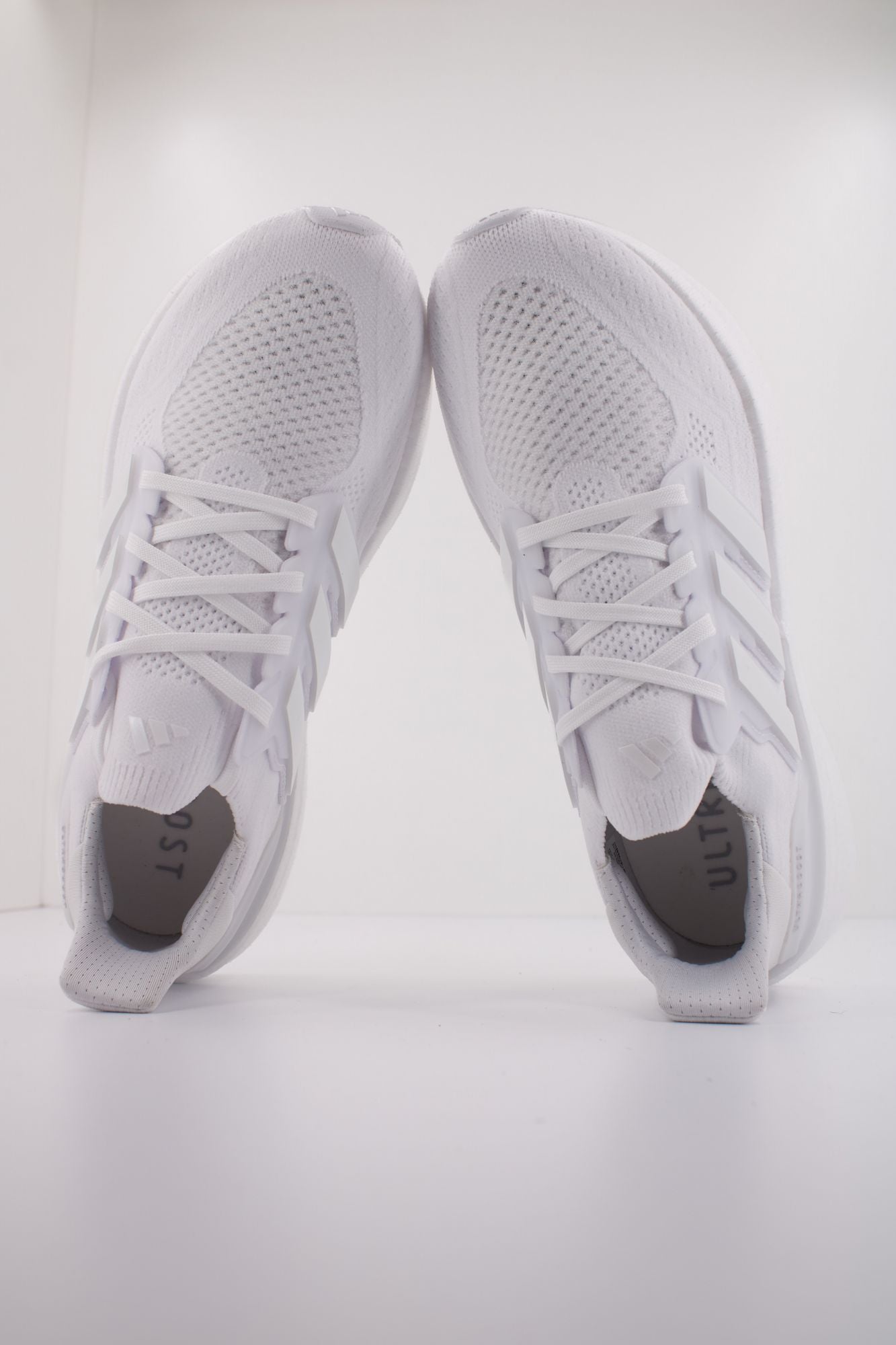 ADIDAS ULTRABOOST 5 W en color BLANCO (3)