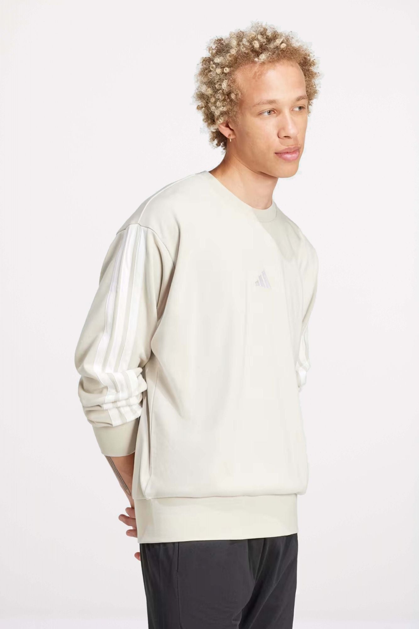 ADIDAS ESSENTIALS FRENCH TERRY 3 BANDAS en color BEIS (4)