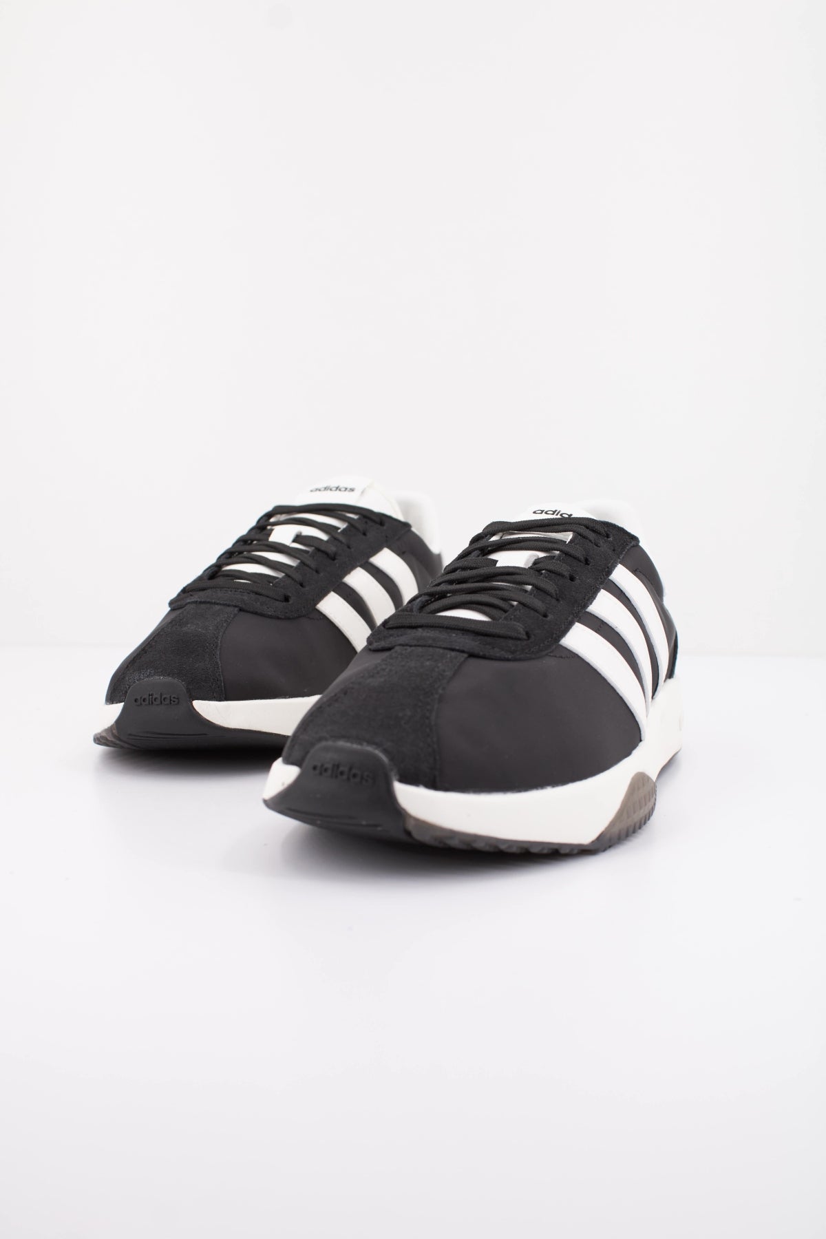 ADIDAS RUN 76 26 en color NEGRO (2)