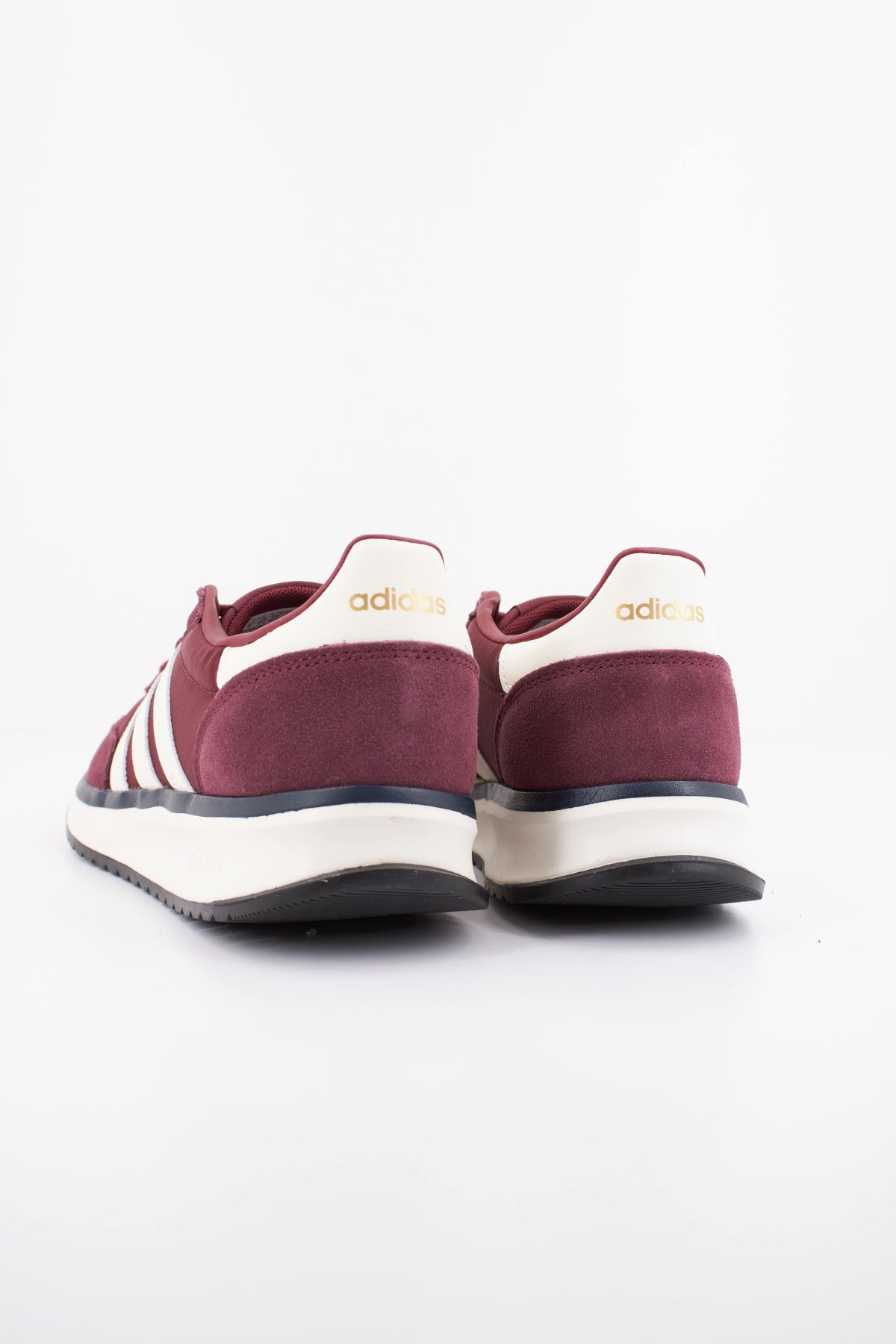 ADIDAS RUN 70S 2.9 en color BURDEOS (4)
