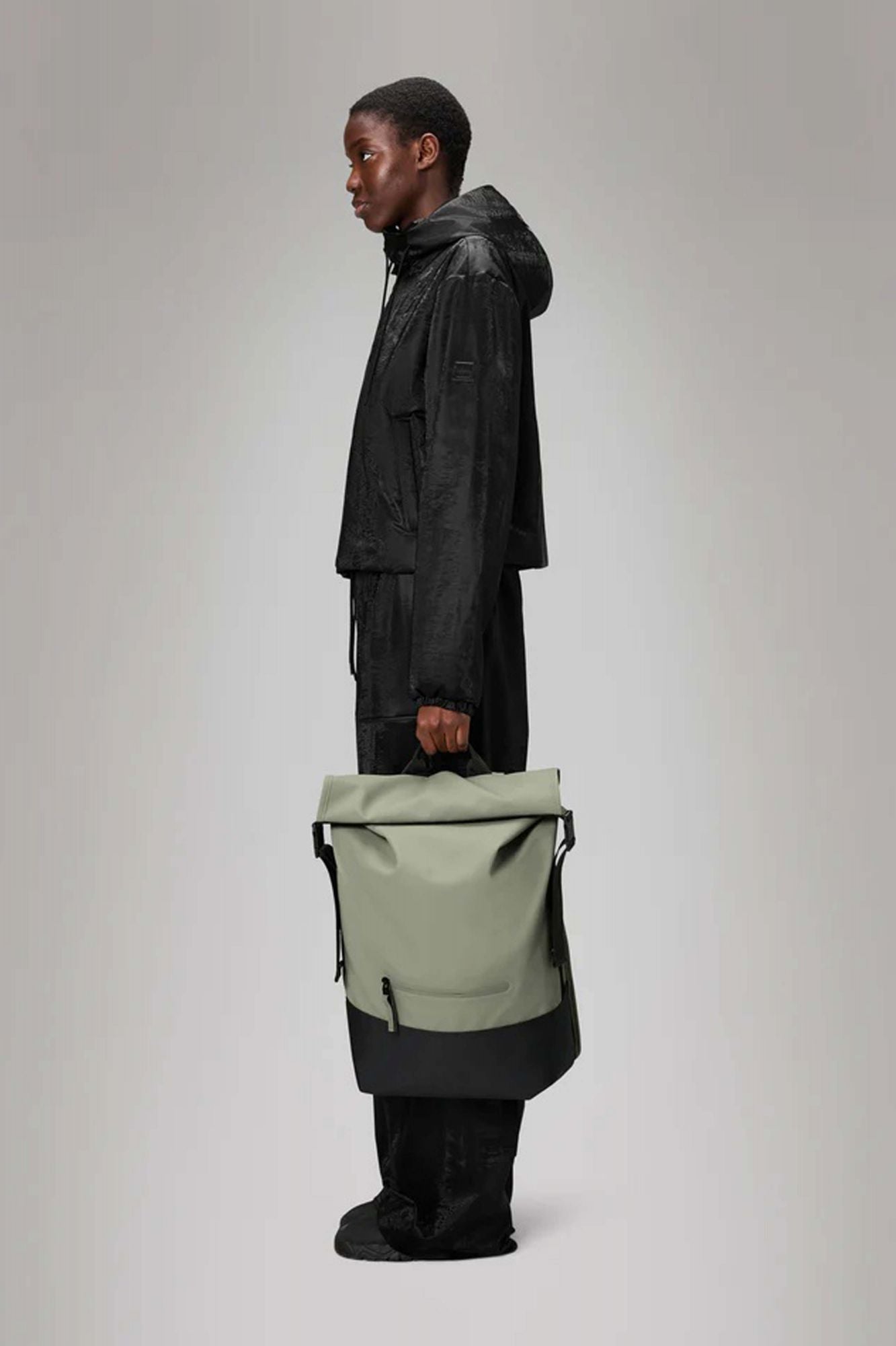RAINS TRAIL ROLLTOP BACKPACK W3 en color BEIS (5)