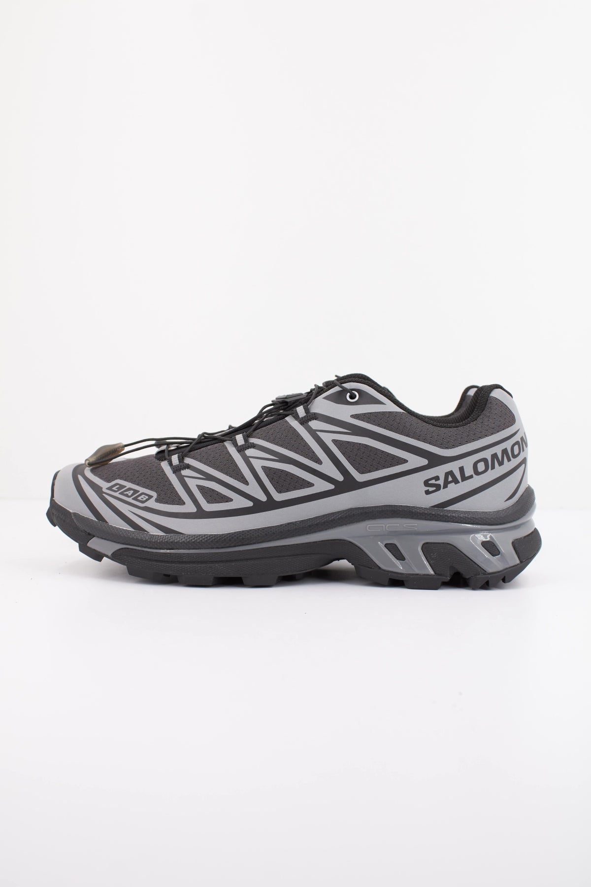 SALOMON XT 6 NOCTURN en color GRIS (1)