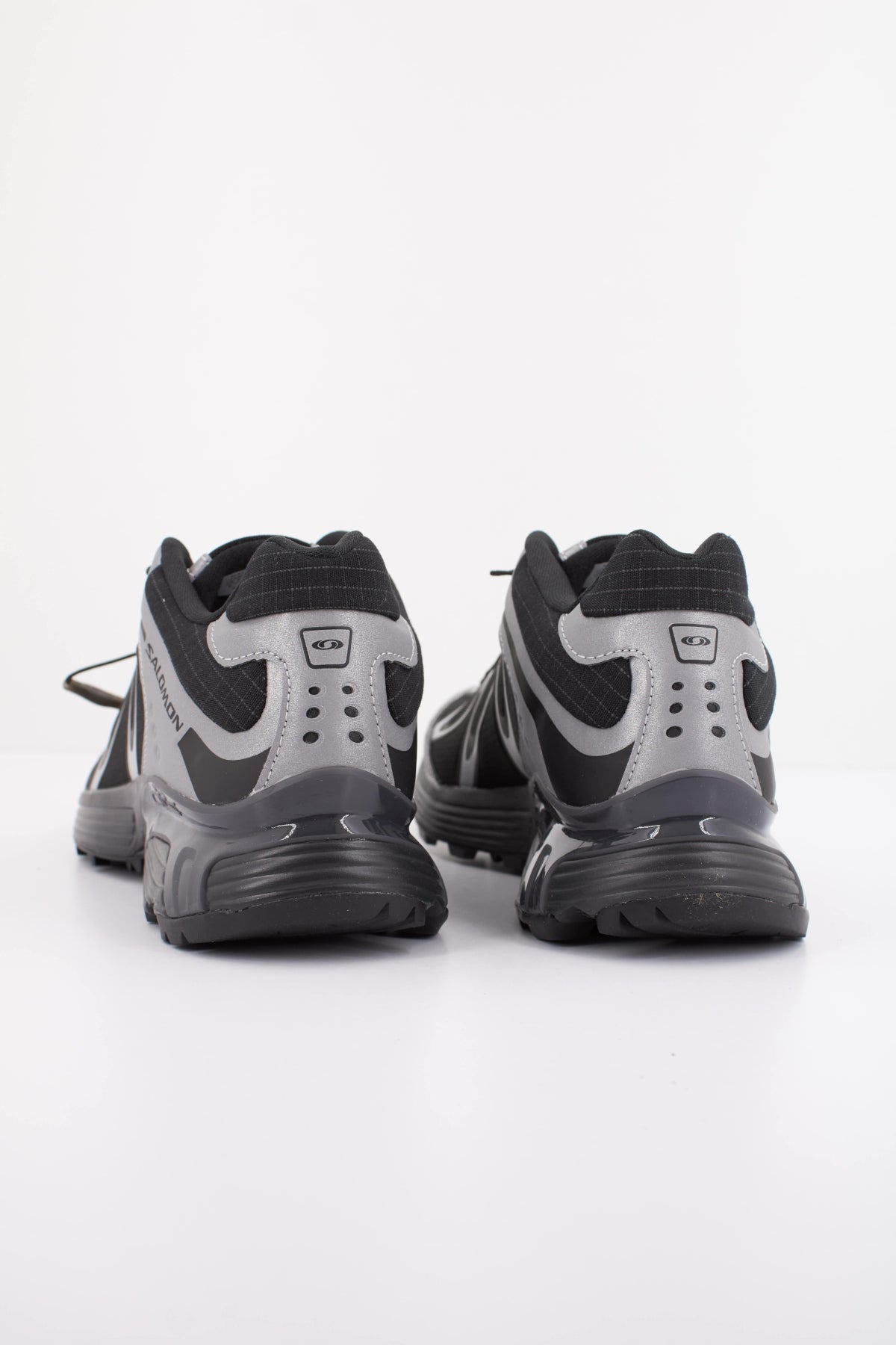 SALOMON XT WHISPER en color NEGRO (4)