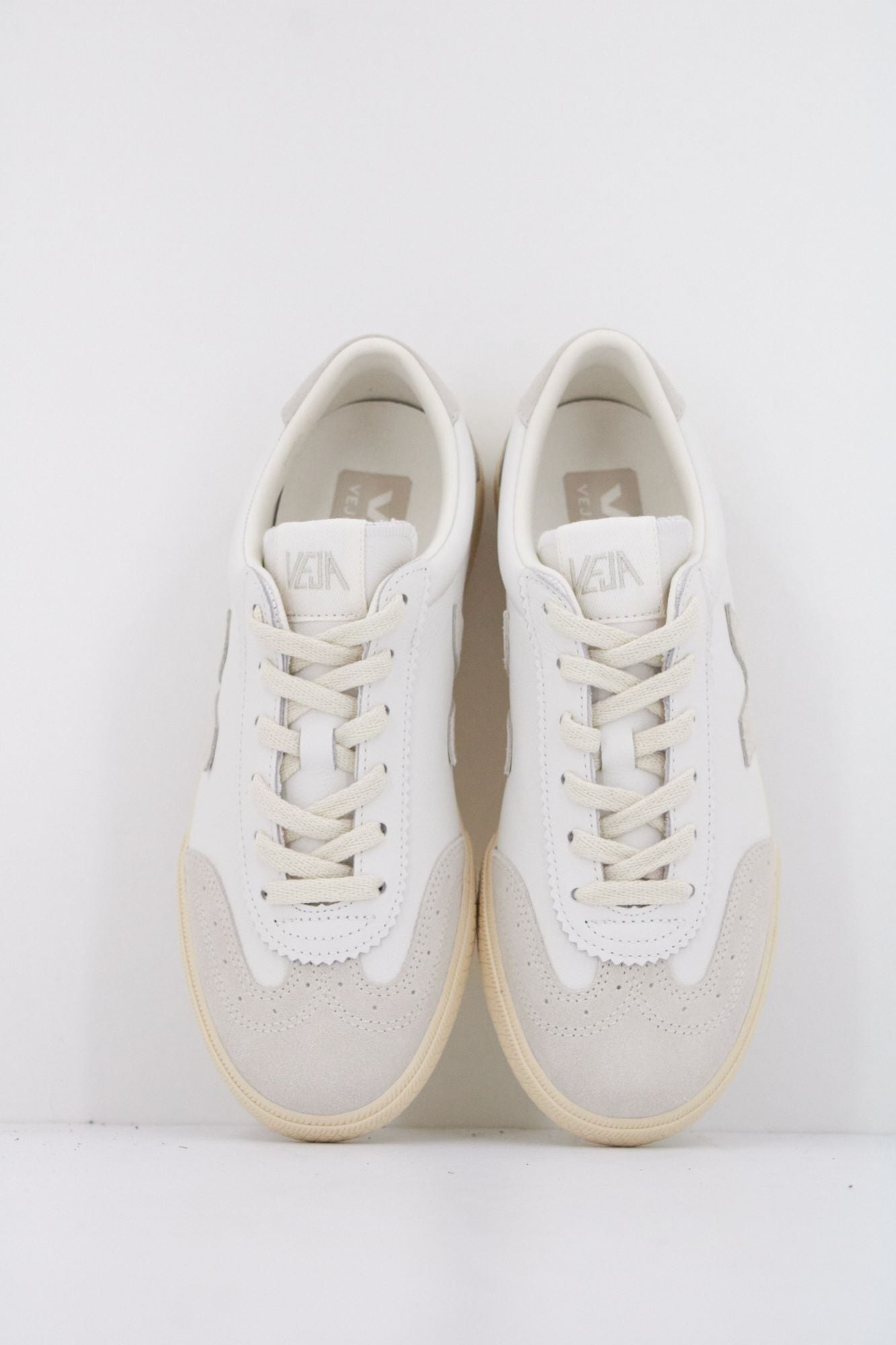 VEJA VOLLEY OT en color BLANCO (3)
