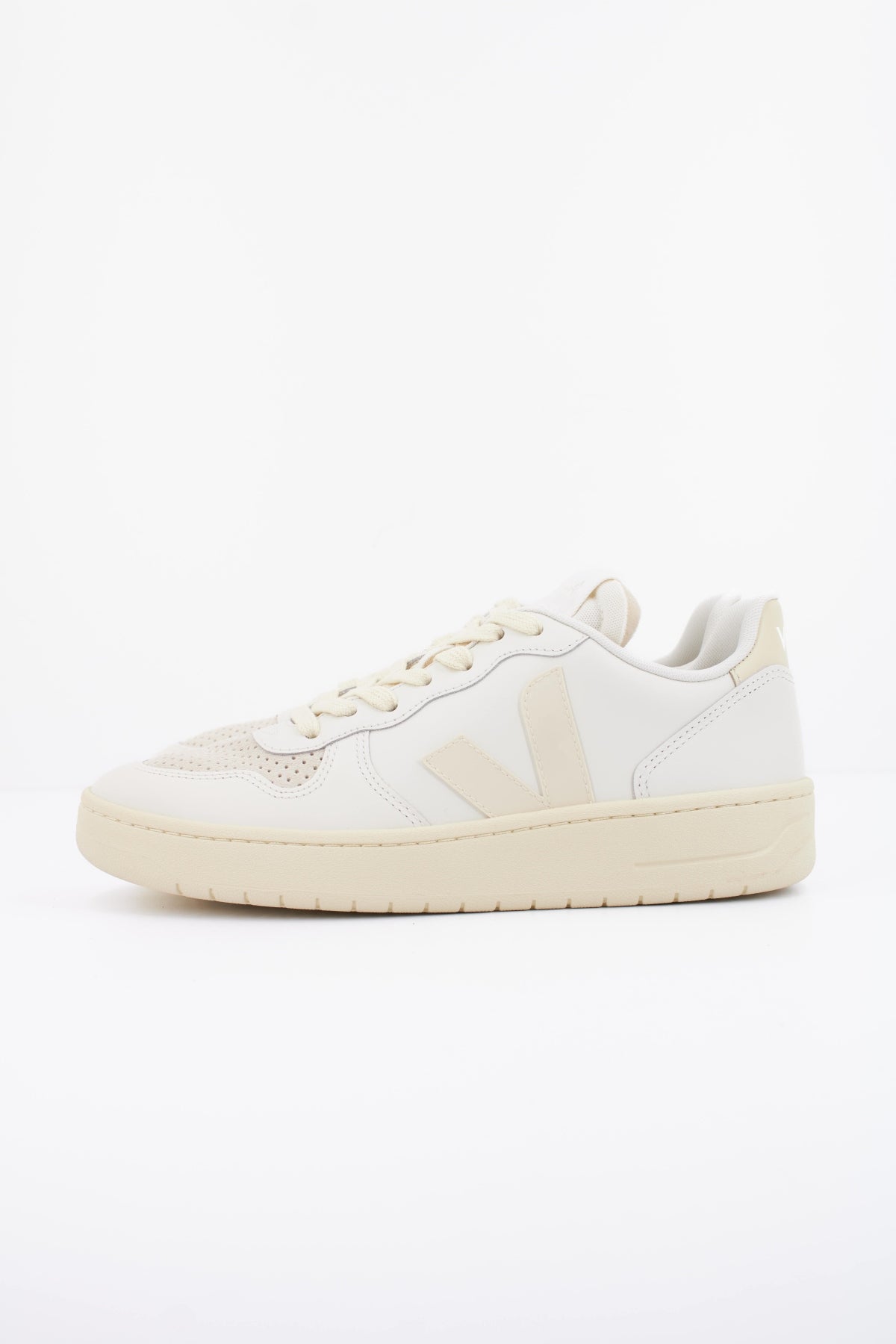 VEJA V10 PRIME en color BEIS (1)