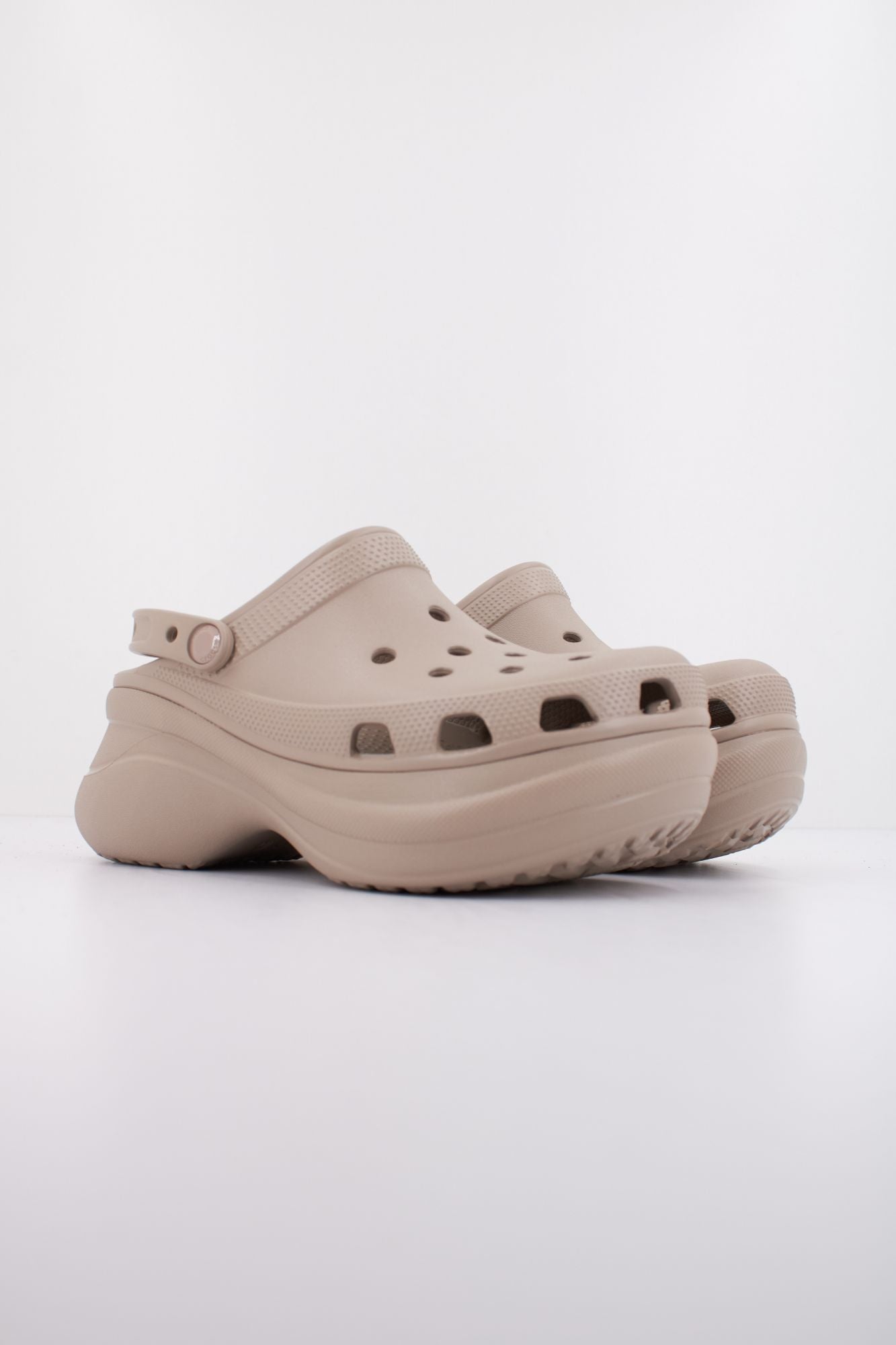 CROCS BAE CLOG en color MARRON CLARO (2)