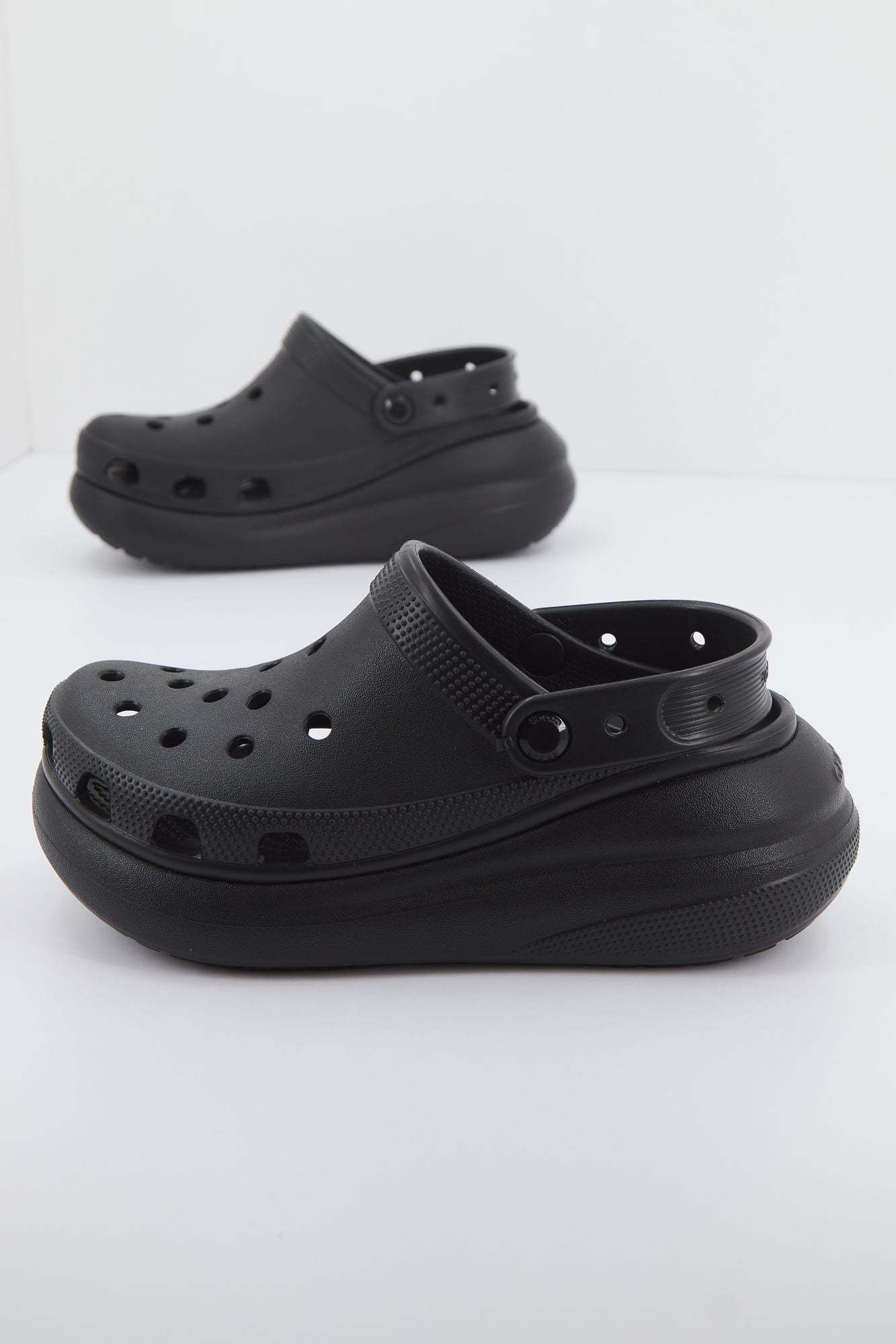 CROCS CRUSH CLOG en color NEGRO (1)
