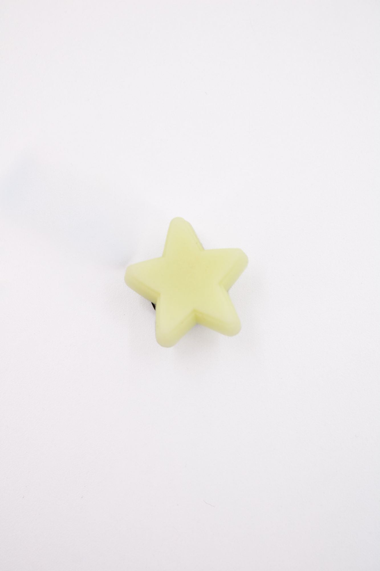 CROCS ESTRELLA QUE BRILLA EN LA OSCURIDAD en color AMARILLO (1)