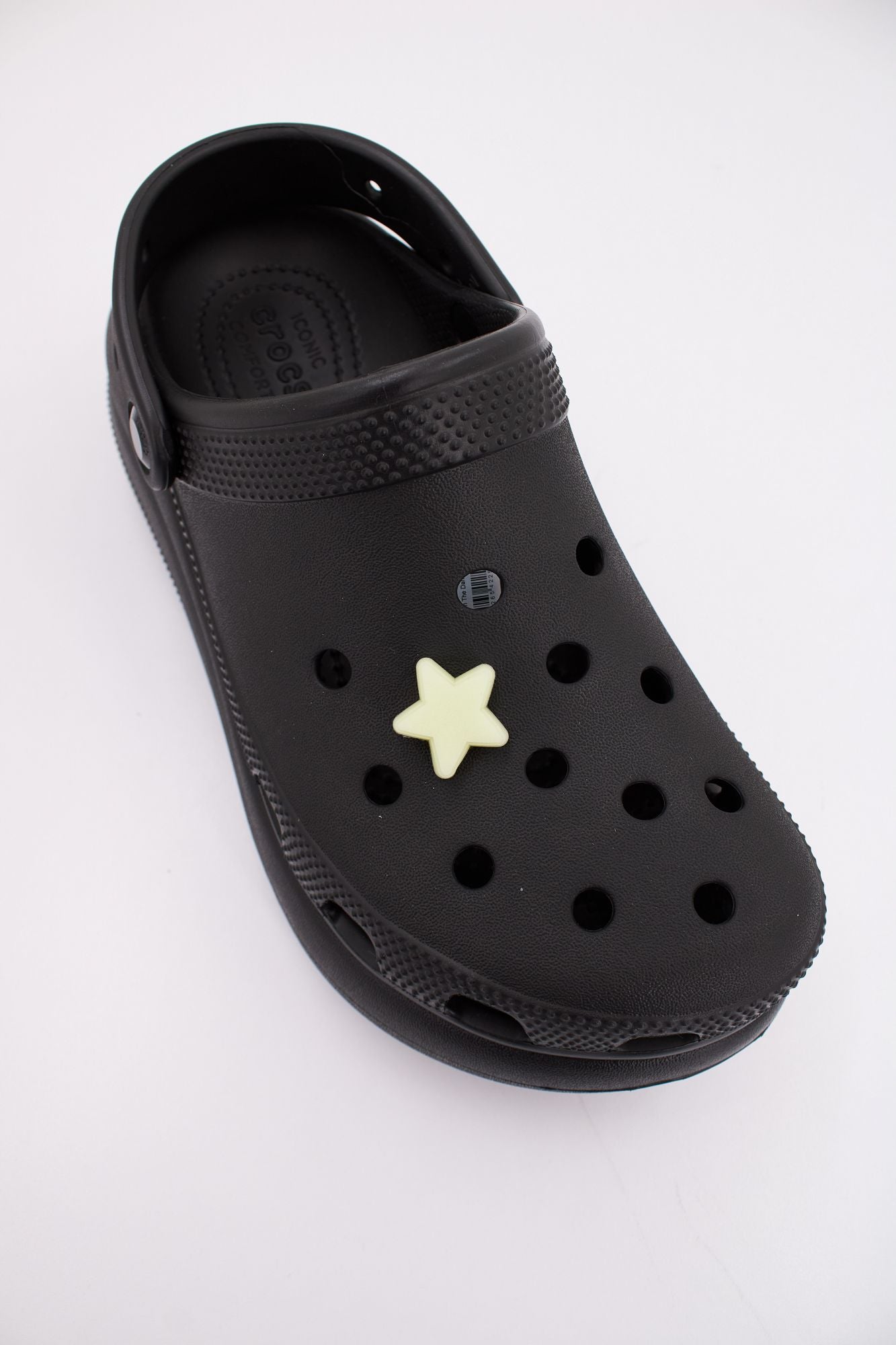 CROCS ESTRELLA QUE BRILLA EN LA OSCURIDAD en color AMARILLO (4)